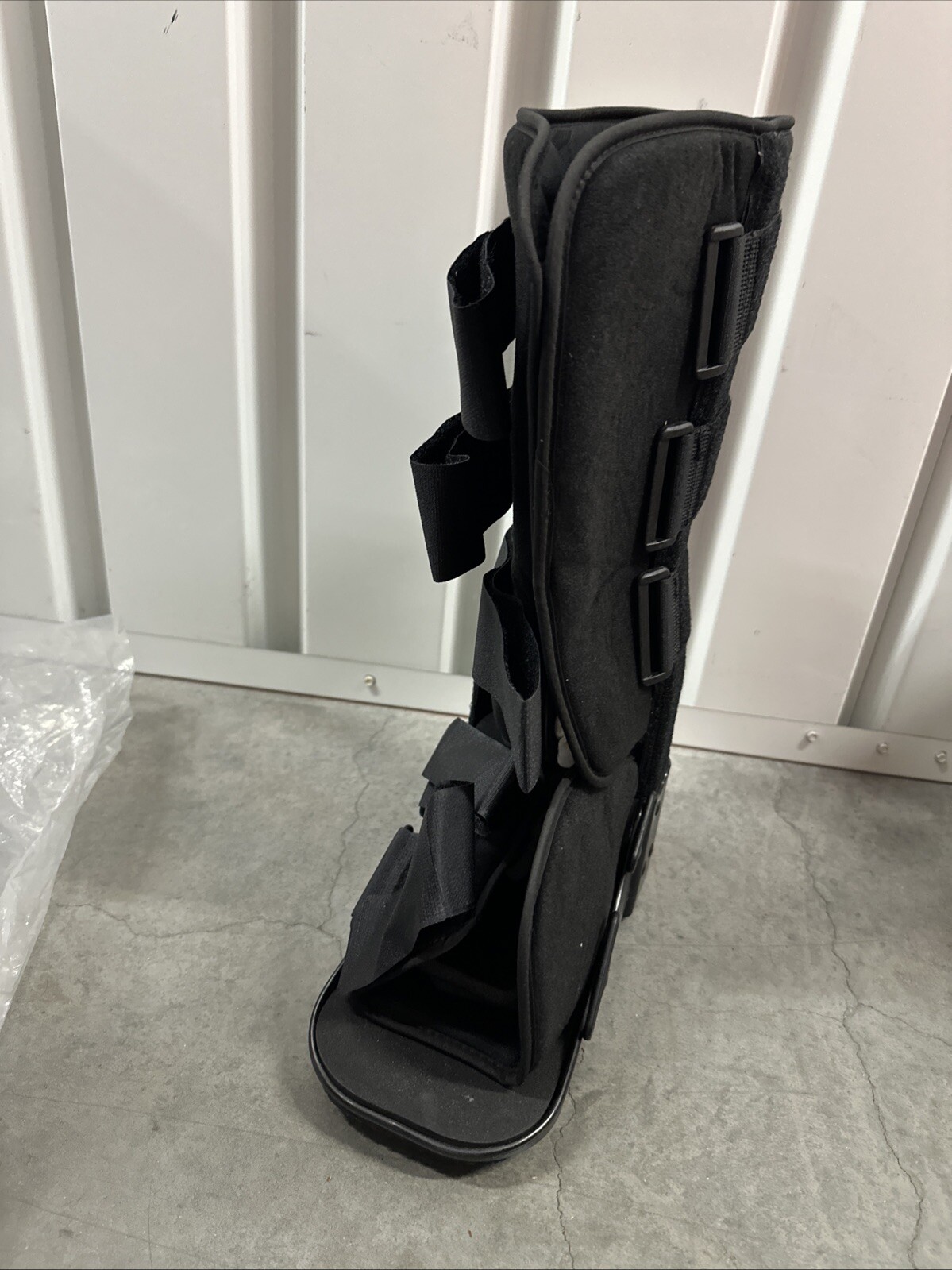 New United Ortho 12005 Standard Left/Right Walking Boot Size MD Medium