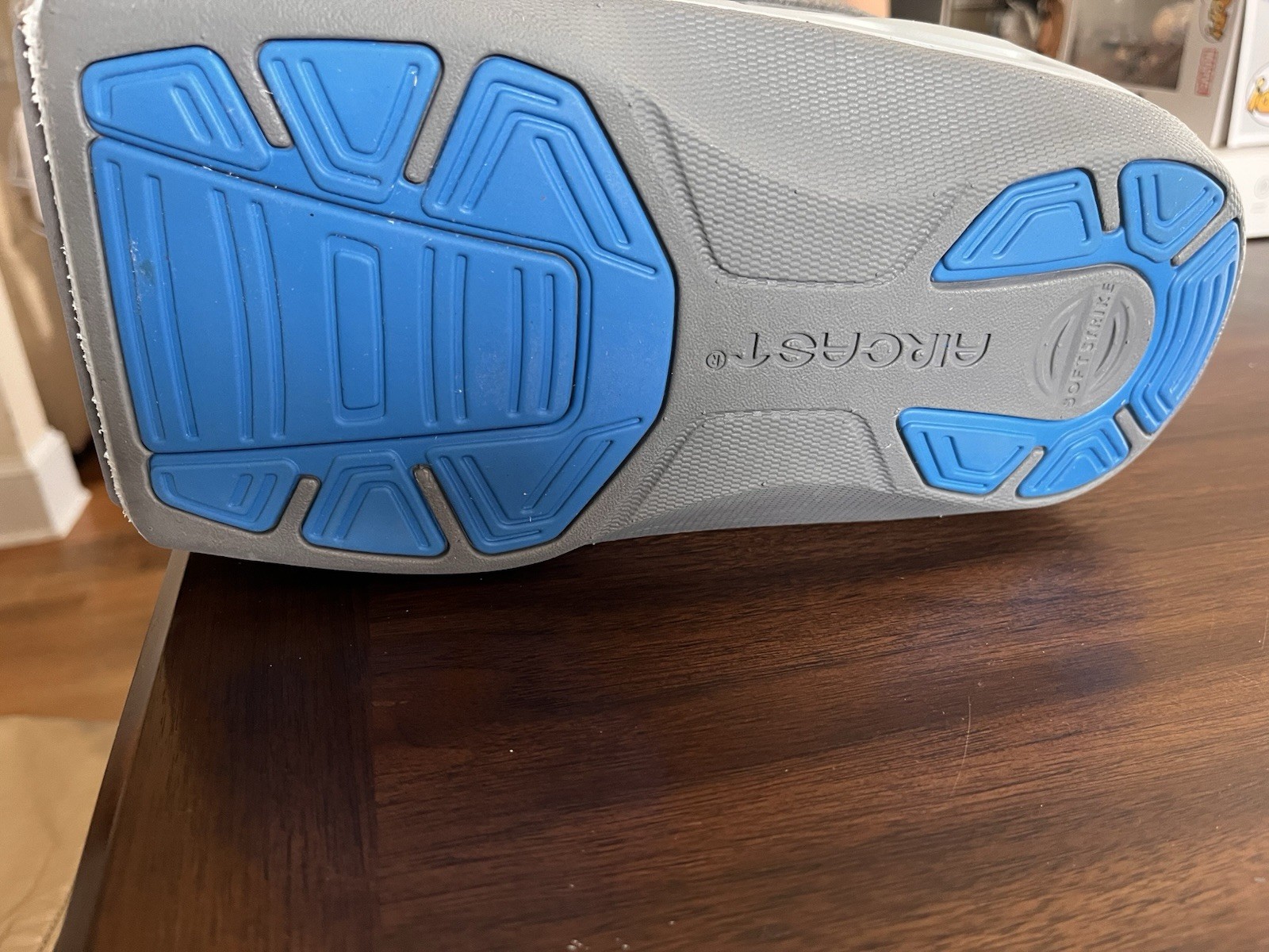 Aircast AirSelect Standard Walker Boot Size Medium Pneumatic Walking Cast.