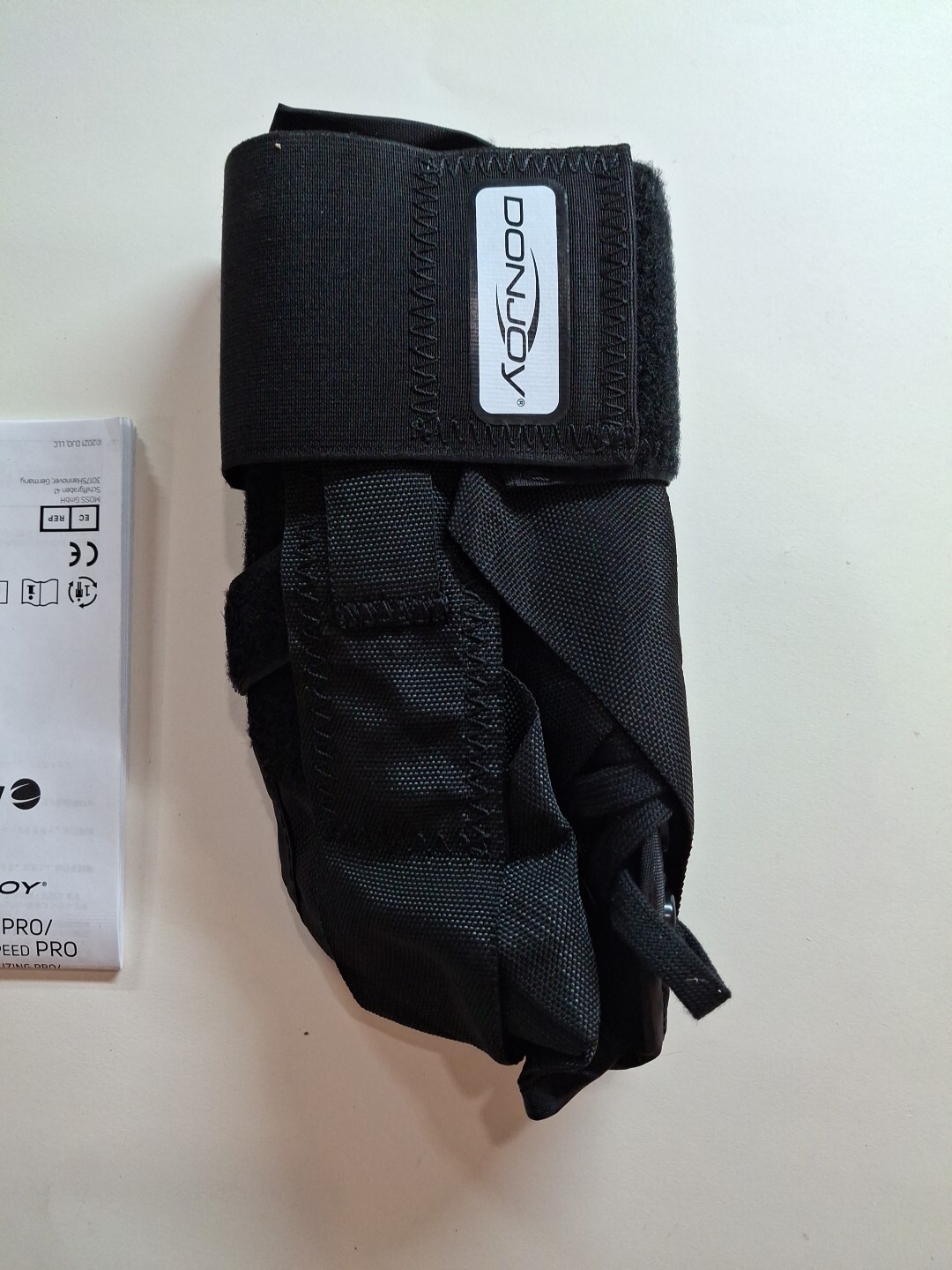 DonJoy Performance ANAFORM Lace-Up, Figure-8 Straps Ankle Brace, Black, Open Box