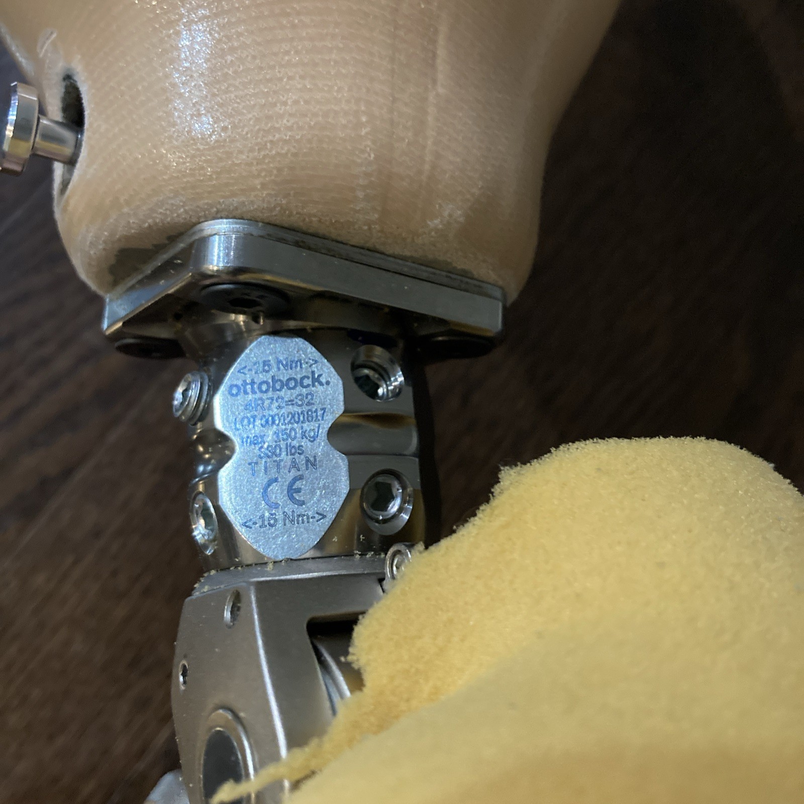 Ottobock Prosthetic Leg Above The Knee 4R72=32 Titan Right Foot Sz 24