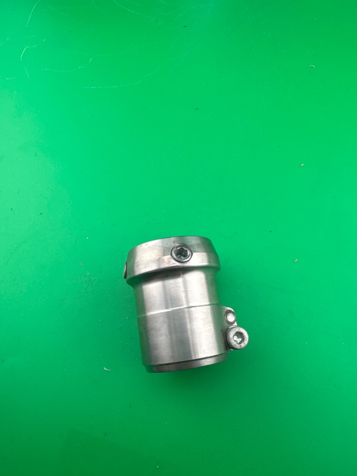 Prosthetic tube clamp tubeclamp. Fits 30mm diameter pylon. Titanium. Bulldog
