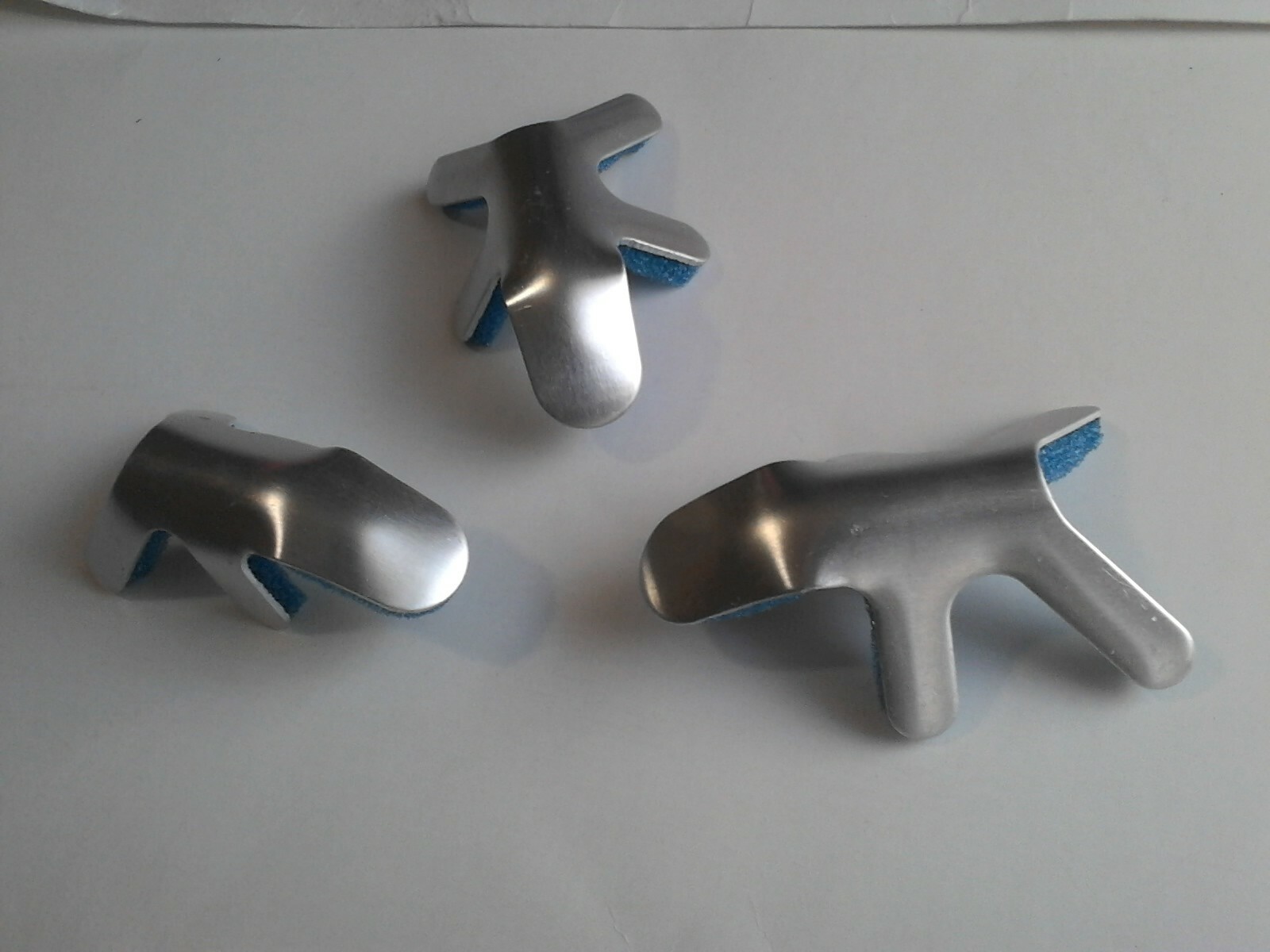 (Bundle!) 11 Frog/Toad Style Aluminum Finger Splints (Blue Foam) – (Never Used!)