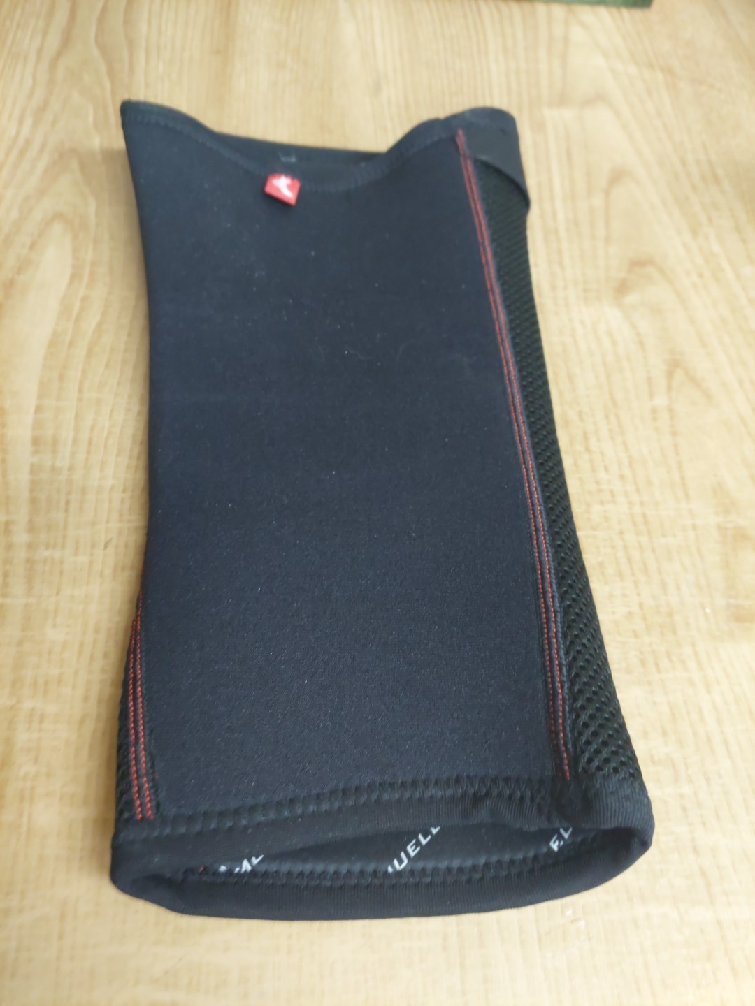 Mueller Elastic Knee Support, Black Size 14-16 Worn Once