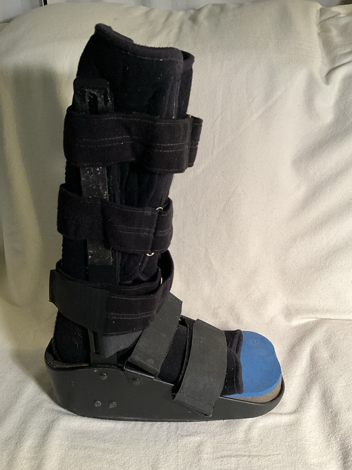MaxTrax DJO LLC Ankle Brace/High Walking Boot Support Size Large, Some Wear