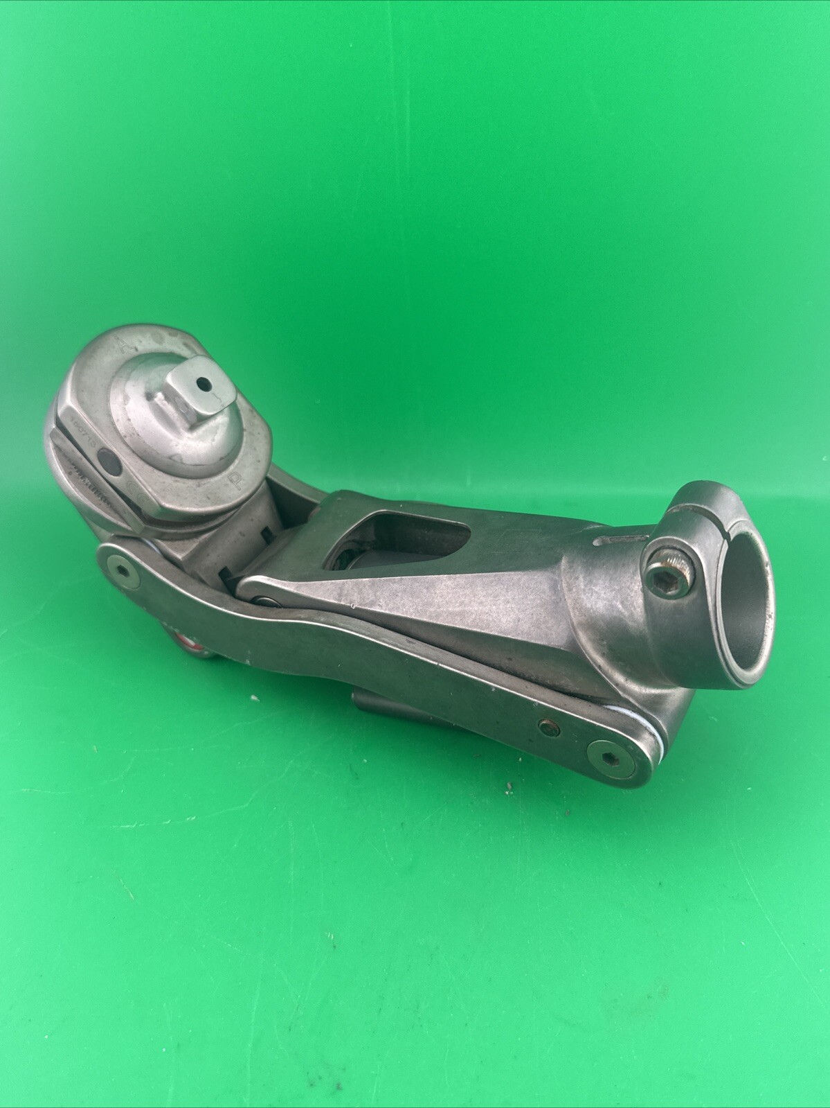 Medi Ossur Ohp3 0hp3 polycentric pneumatic Prosthetic Knee.