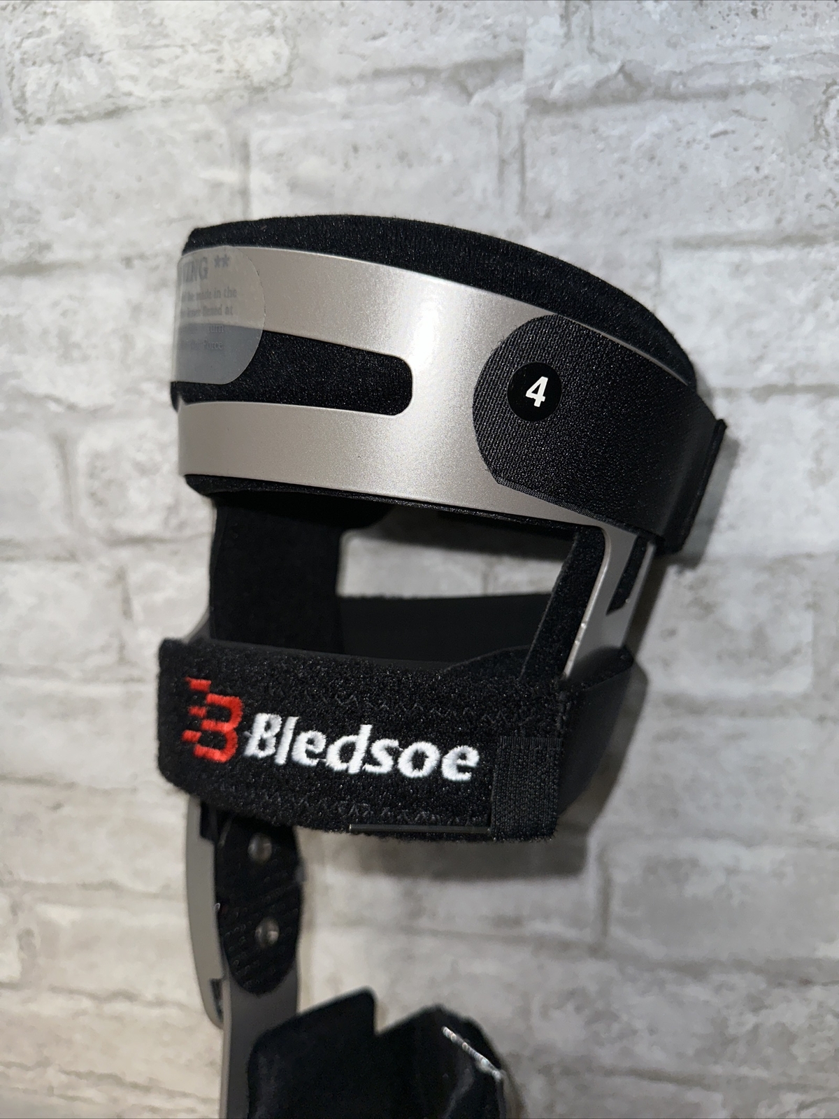 Bledsoe Thruster 3, Lateral, SIZE , XS , Right 4 Straps Black Knee Brace