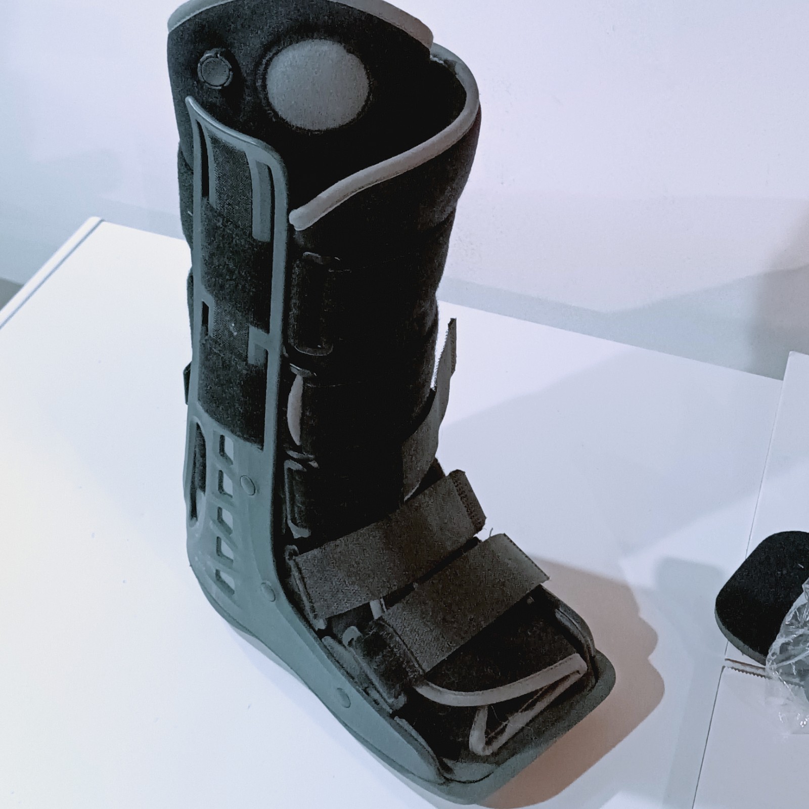 ProCare MaxTrax 2.0 Air Walker Boot Size S Small DonJoy Fracture Sprain Brace…