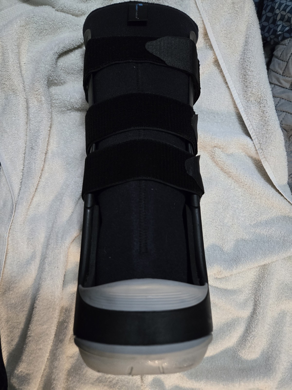 Ovation Medical Air Walker Tall Post-Surgery Size Large, 100617-040 Boot – used