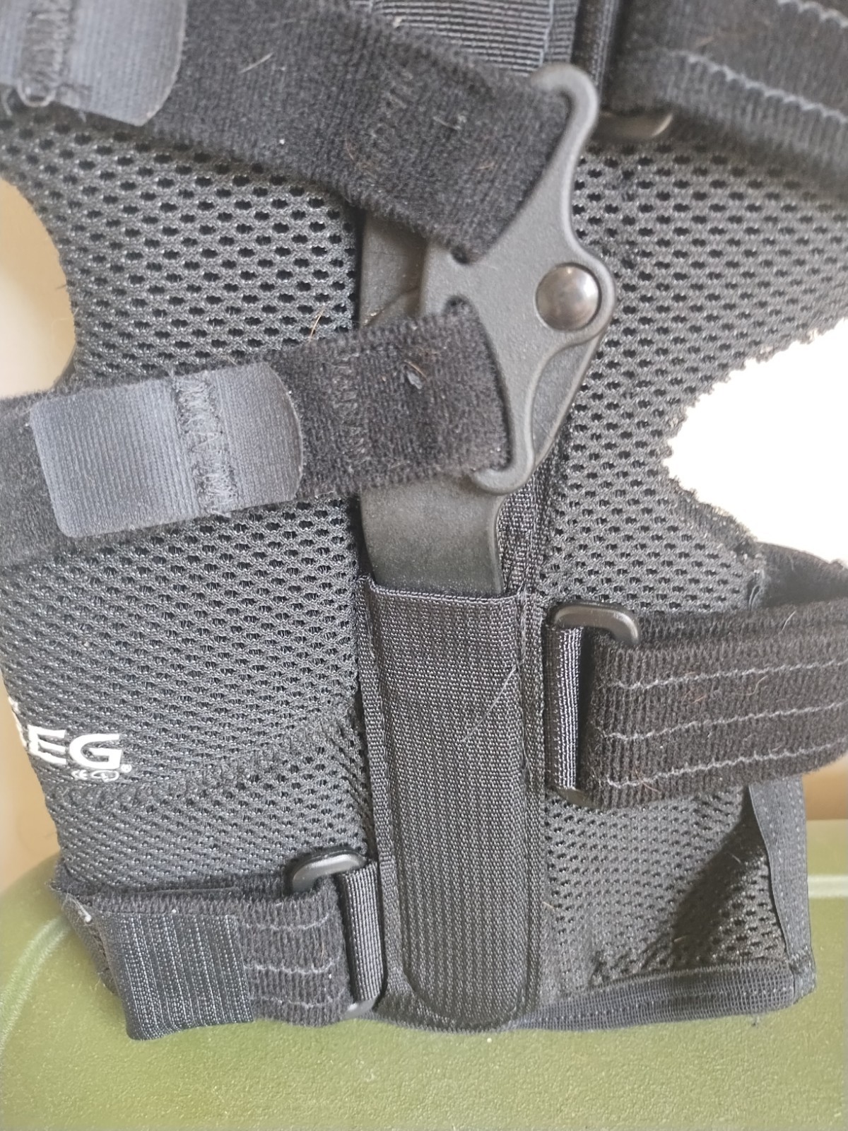 BREG (14201) Knee Brace Patellar Tracking Orthosis Size Large Right Side AirMesh