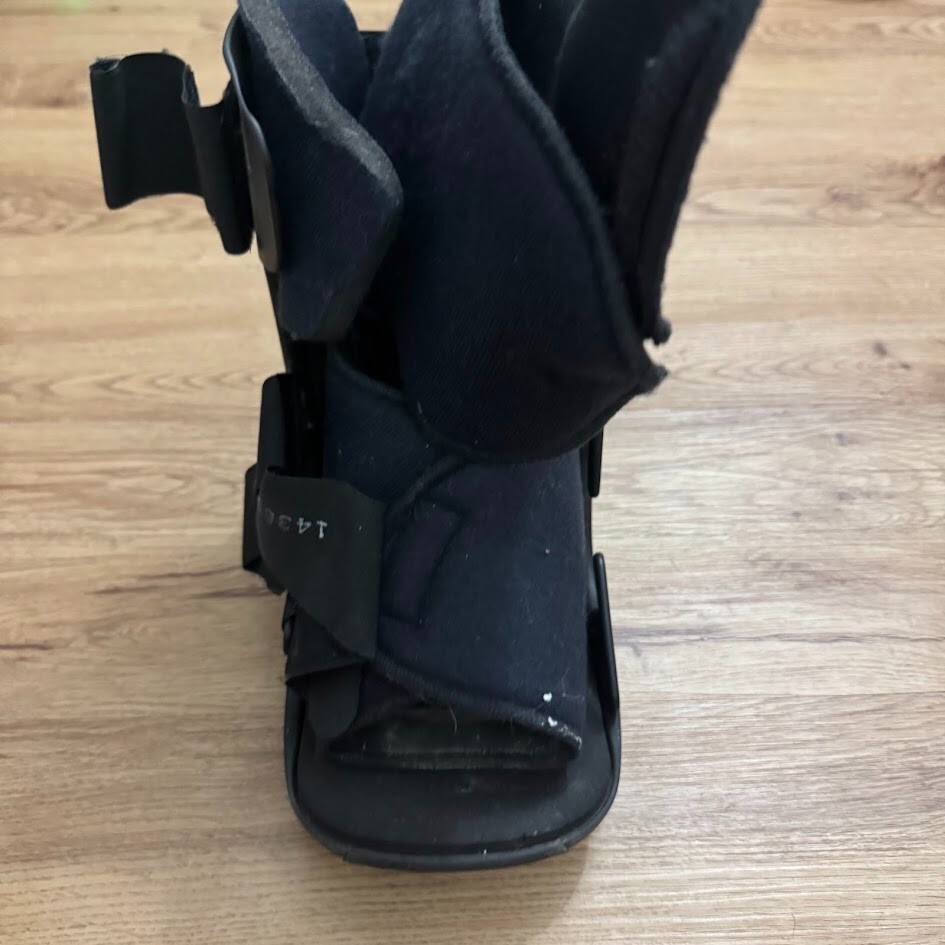 ProCare XcelTrax Air Ankle Walker Brace/Walking Universal Boot SMALL