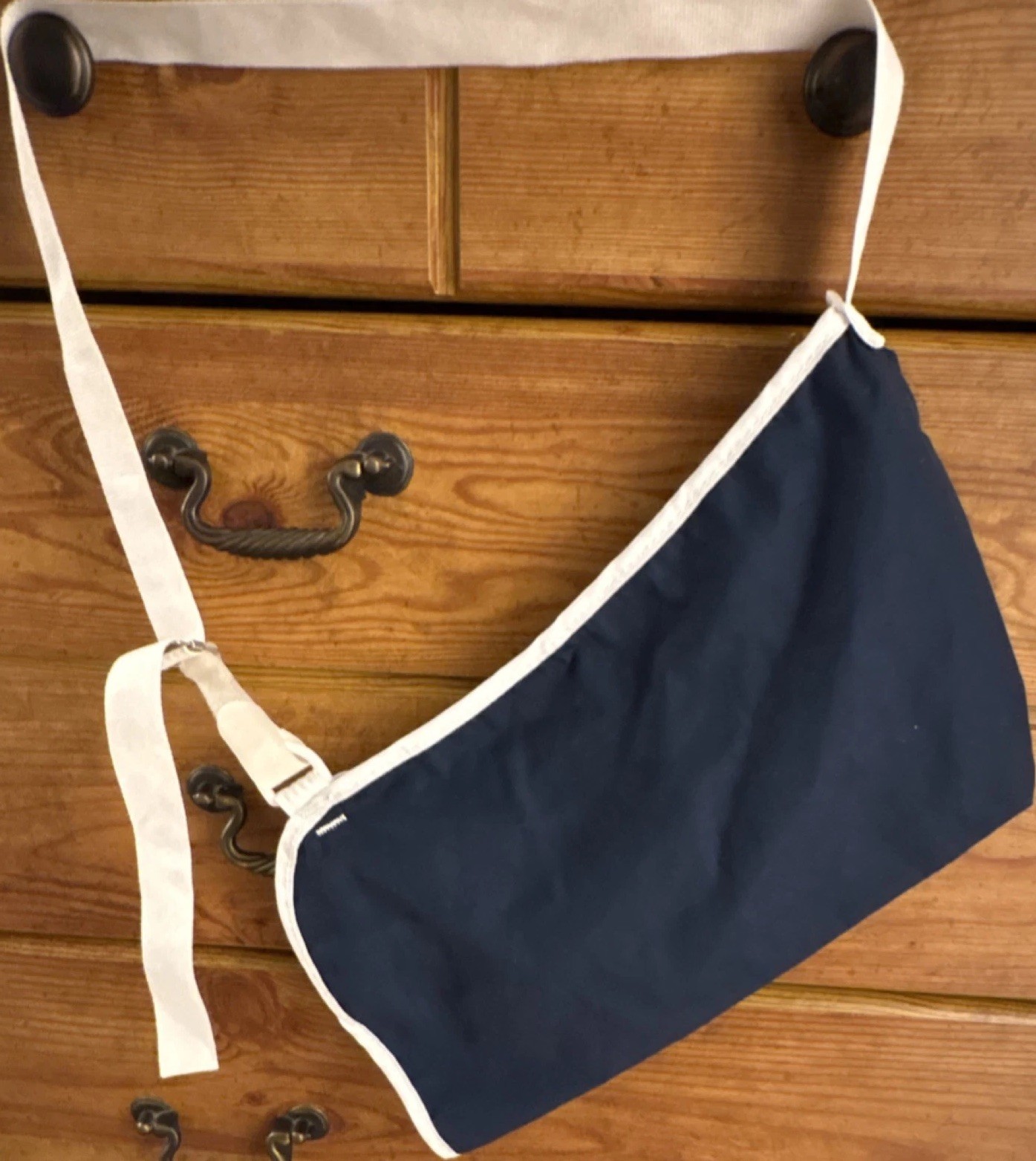 DJO LLC Medium Adjustable Arm Sling Navy Blue White Immobilization Stabilization
