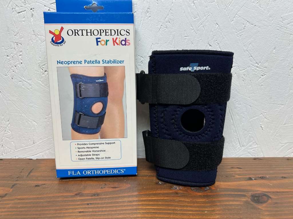 FLA Orthopedics for Kids Neoprene Open Patella Stabilizer (Navy) Pediatric/Large