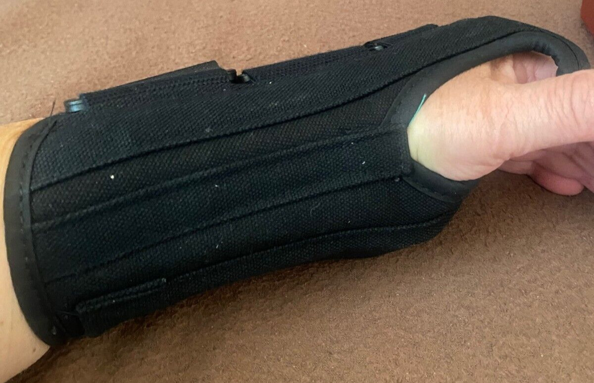New Advanced Orthopedics Deluxe Canvas Wrist Splint for Left Hand. Size XLarge.