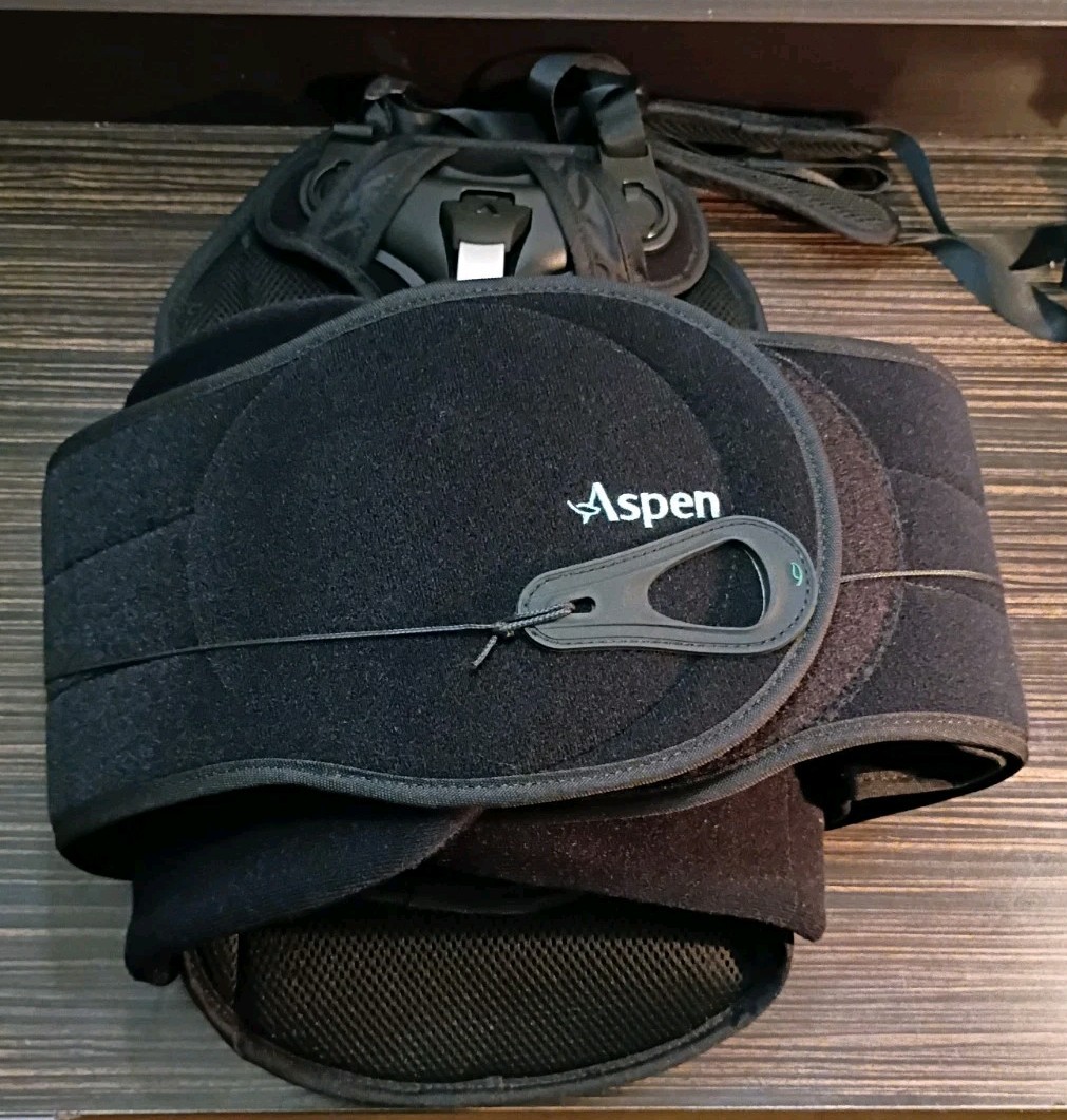 Aspen Acute Back Brace – Adjustable – One Size – Black “NICE CONDITION”.