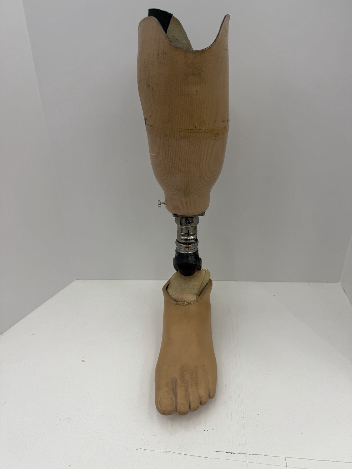 Fillauer Below Knee Prosthetic Leg APC TI-100C Carbon Fiber Pylon Right 29L