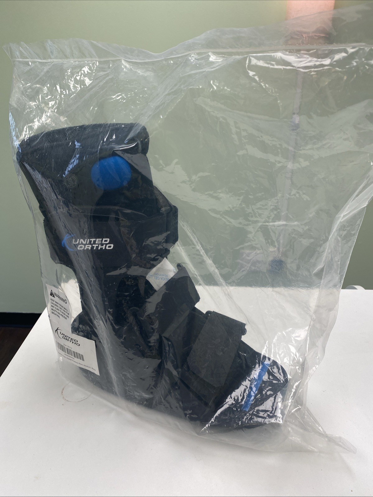 United Ortho USA14115 Short Air Cam Walker Fracture Boot, Medium, Black