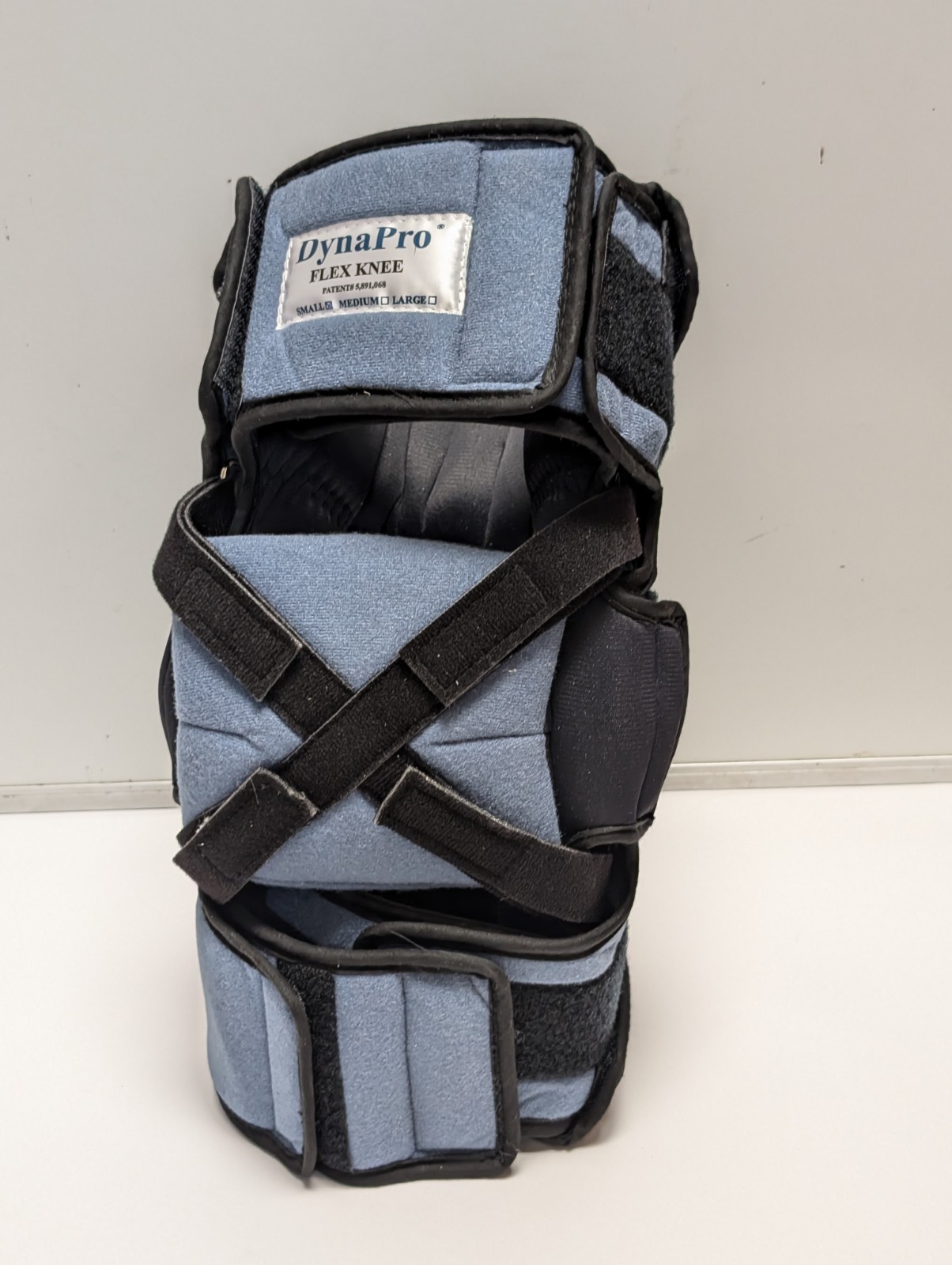 DYNA PRO Flex Knee Size Small ( USED).
