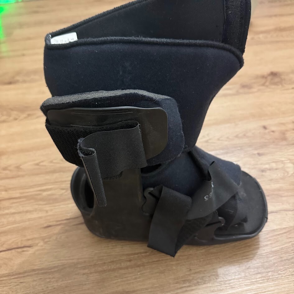 ProCare XcelTrax Air Ankle Walker Brace/Walking Universal Boot SMALL