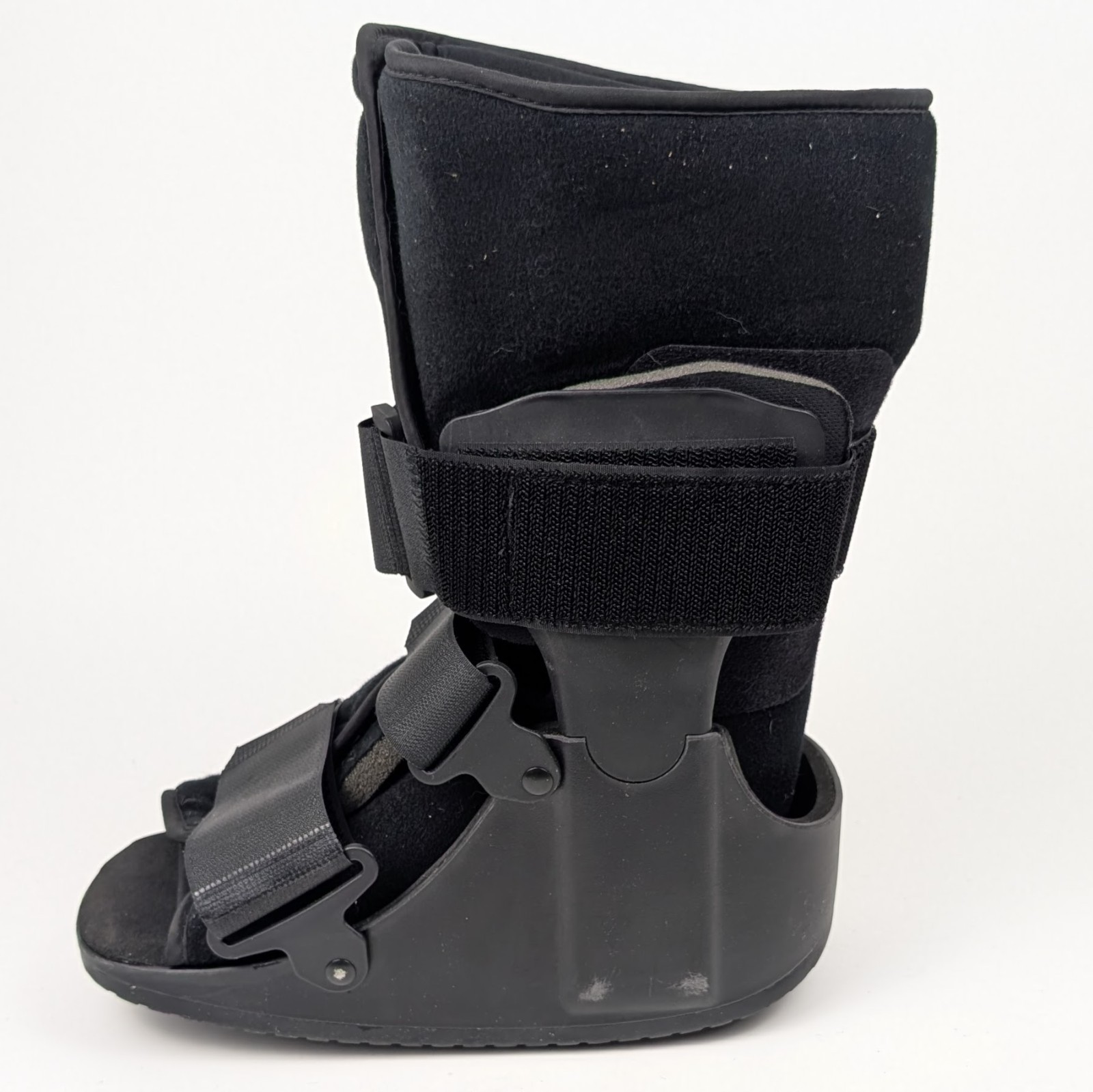 UNITED ORTHO Short Air Cam Walker Fracture Boot Black Fits Left or Right S/M