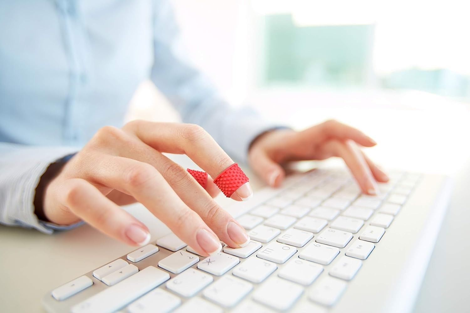 Secure Grip Medium Finger Tips: Reusable Latex-Free Protectors for Easy Handling