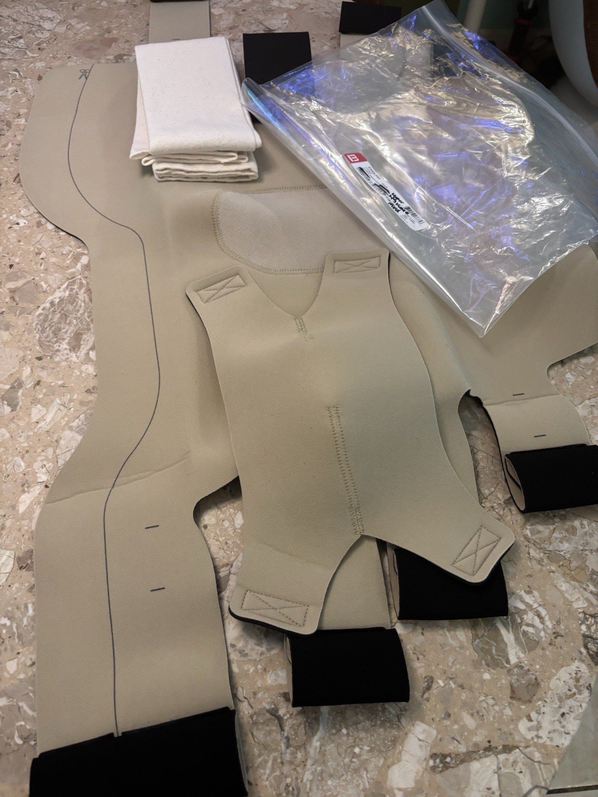 Medi Circaid Juxtafit Essentials Upper RIGHT Leg With Knee- Medium Beige New!