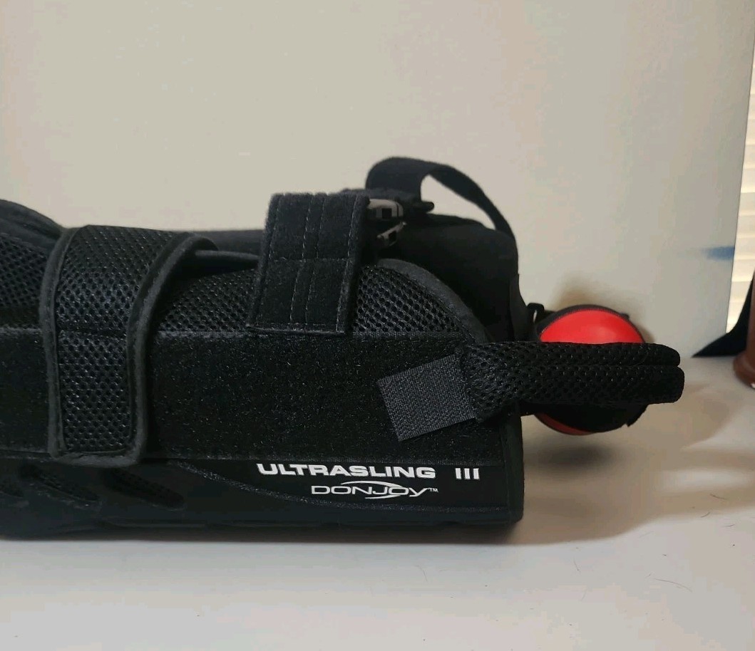 DonJoy UltraSling III Adjustable Shoulder Sling Small Arm Immobilization
