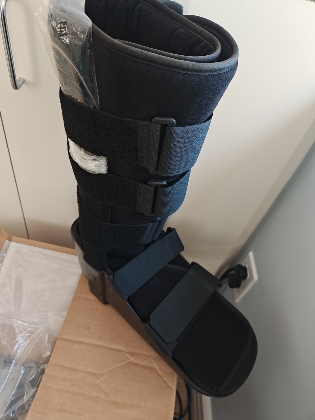Walking Boot Large Black, men 9.5-12 women 11-12+