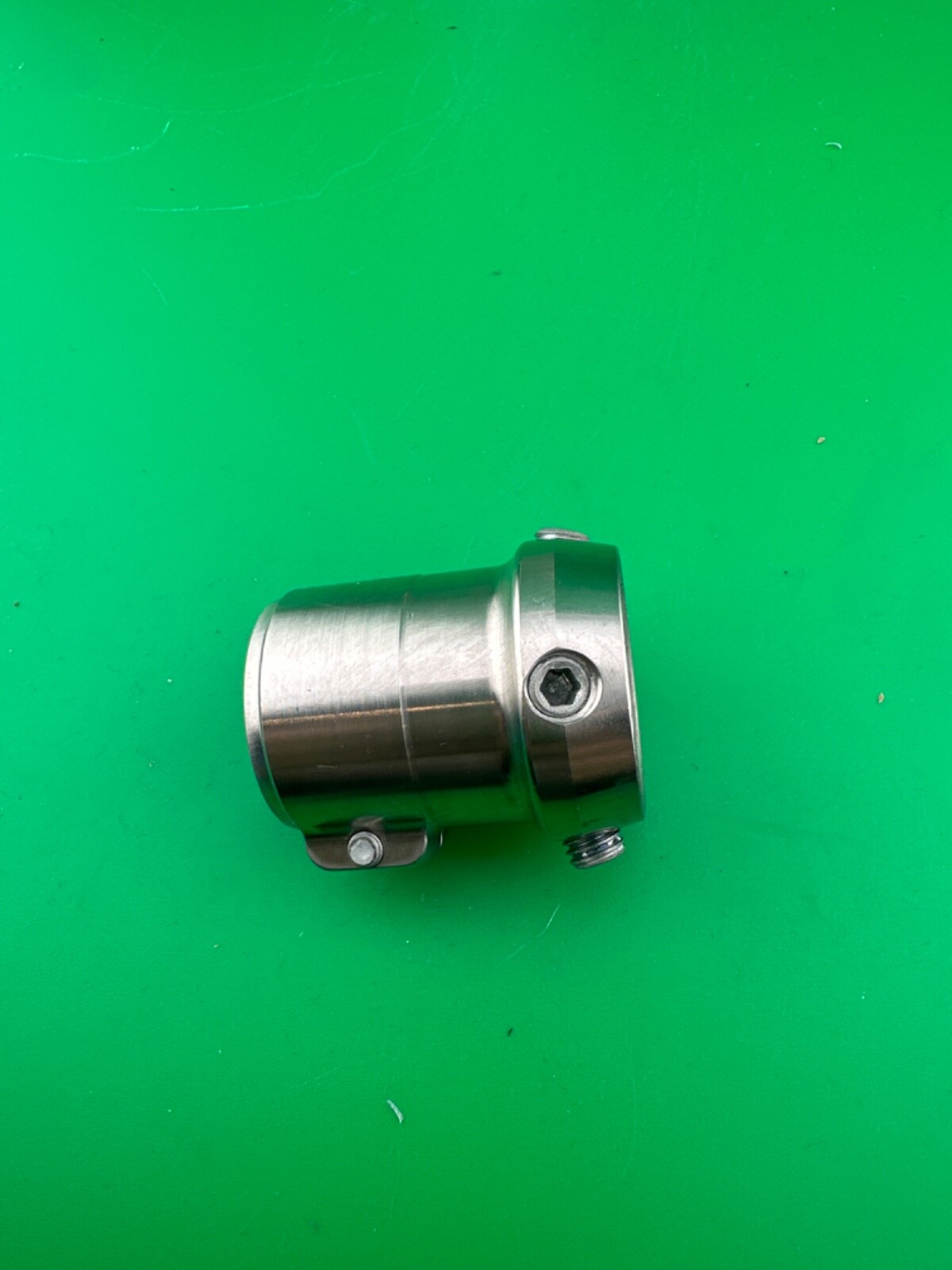 Prosthetic tube clamp tubeclamp. Fits 30mm diameter pylon. Titanium. Bulldog