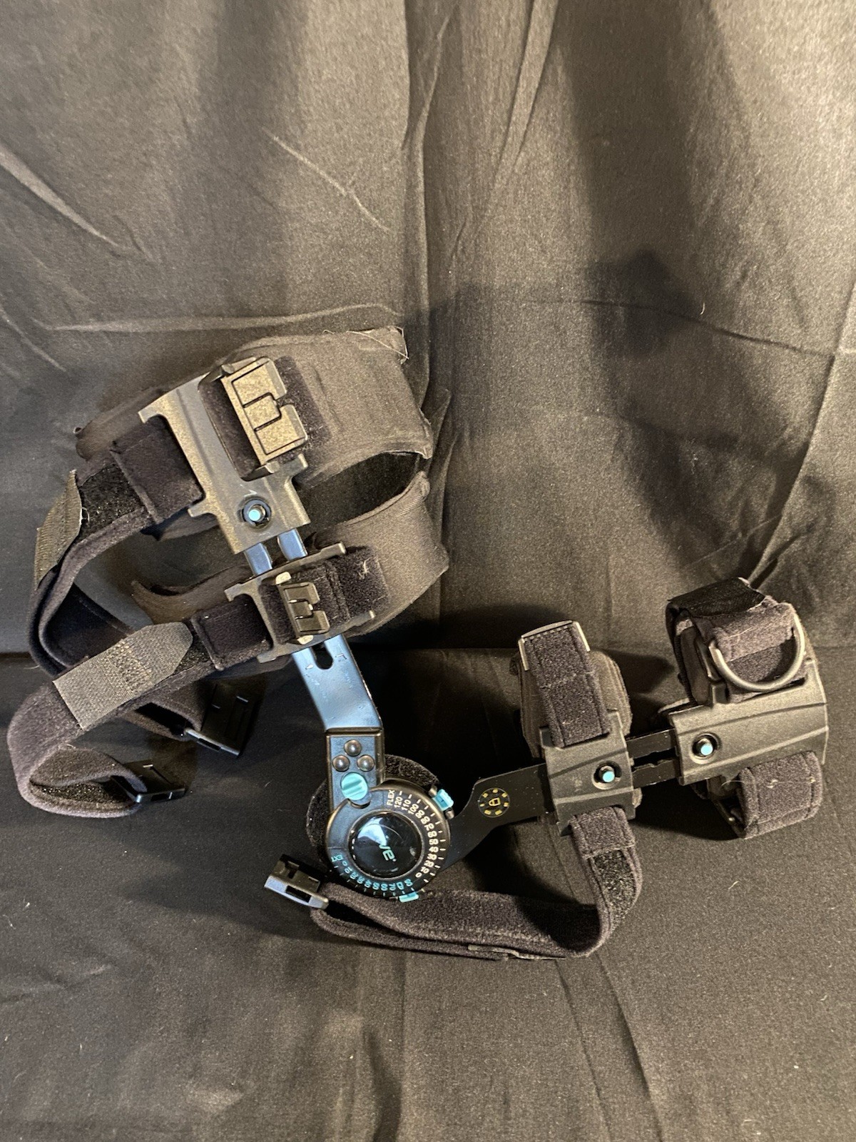 Vive Rom Adjustable Hinged Right Elbow Brace. Great Condition, No shoulder strap