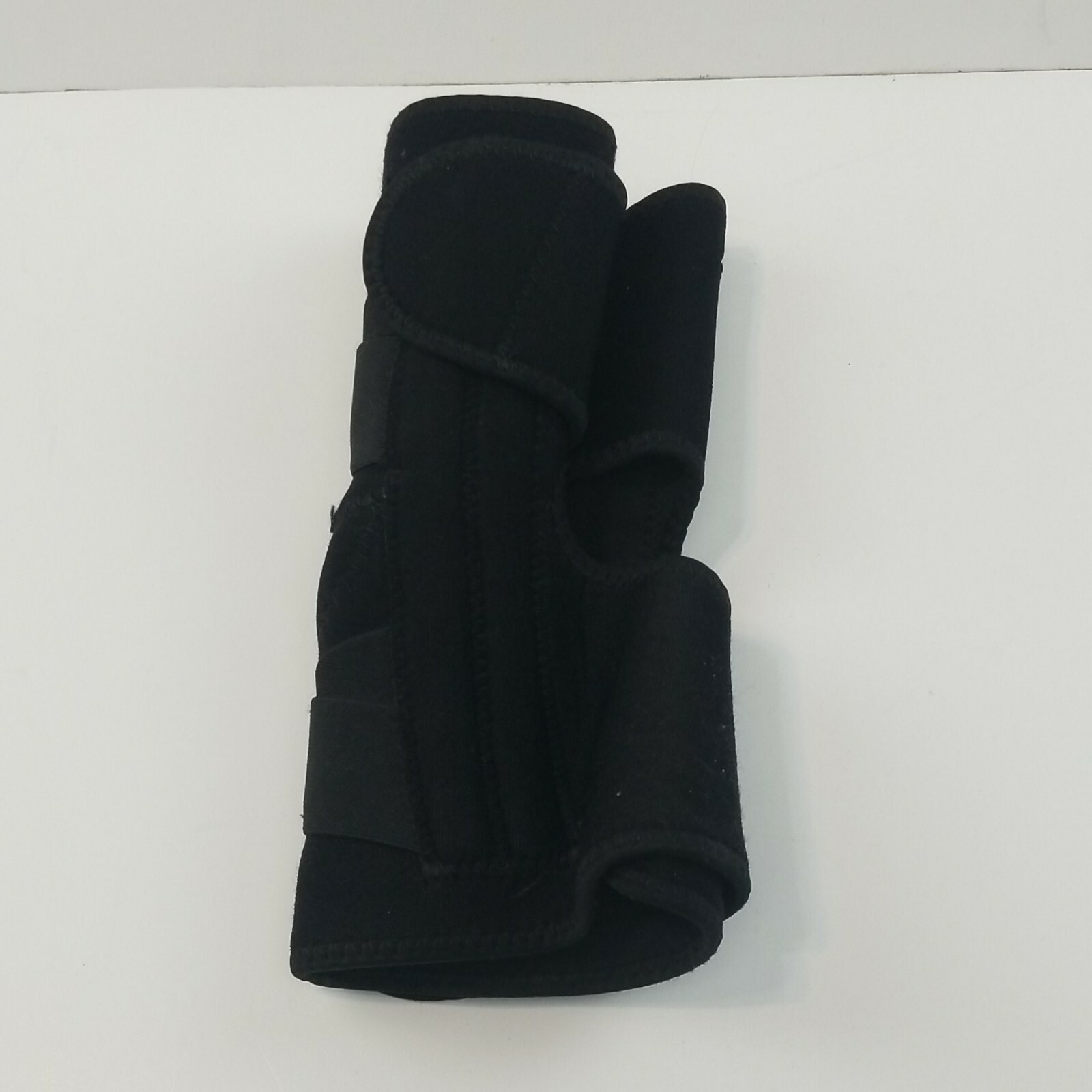 MUELLER Maximum Support Self-Adjusting Knee Stabilizer #6463 Right Or Left Knee