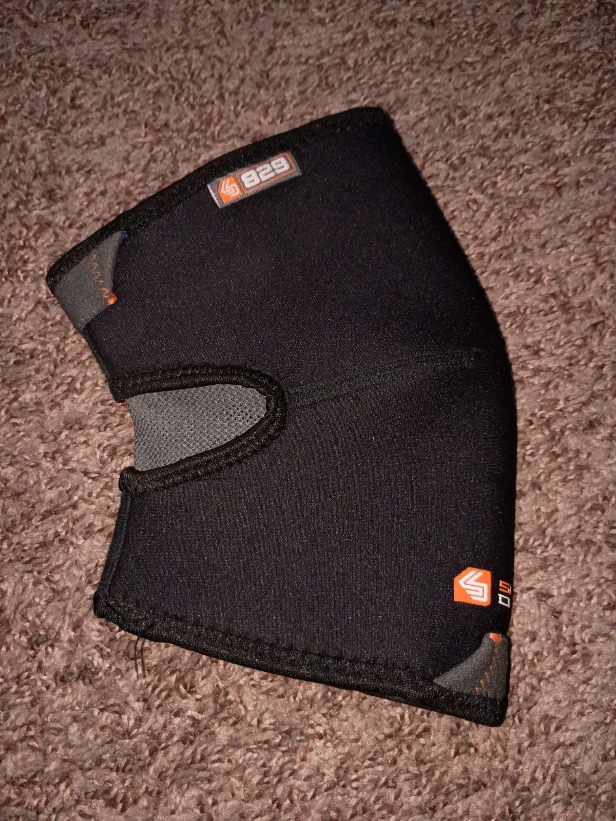 Shock Doctor 829 Small Elbow Compression Sleeve W/ Compact Coverage (1)