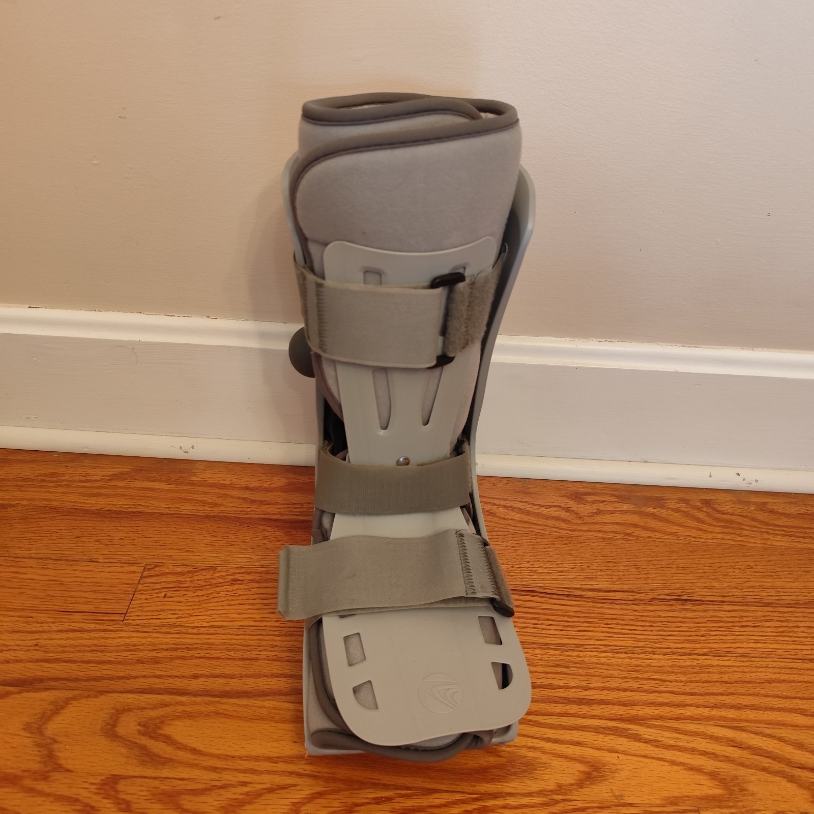 Breg Genesis Mid-Calf Full Shell Walker size large