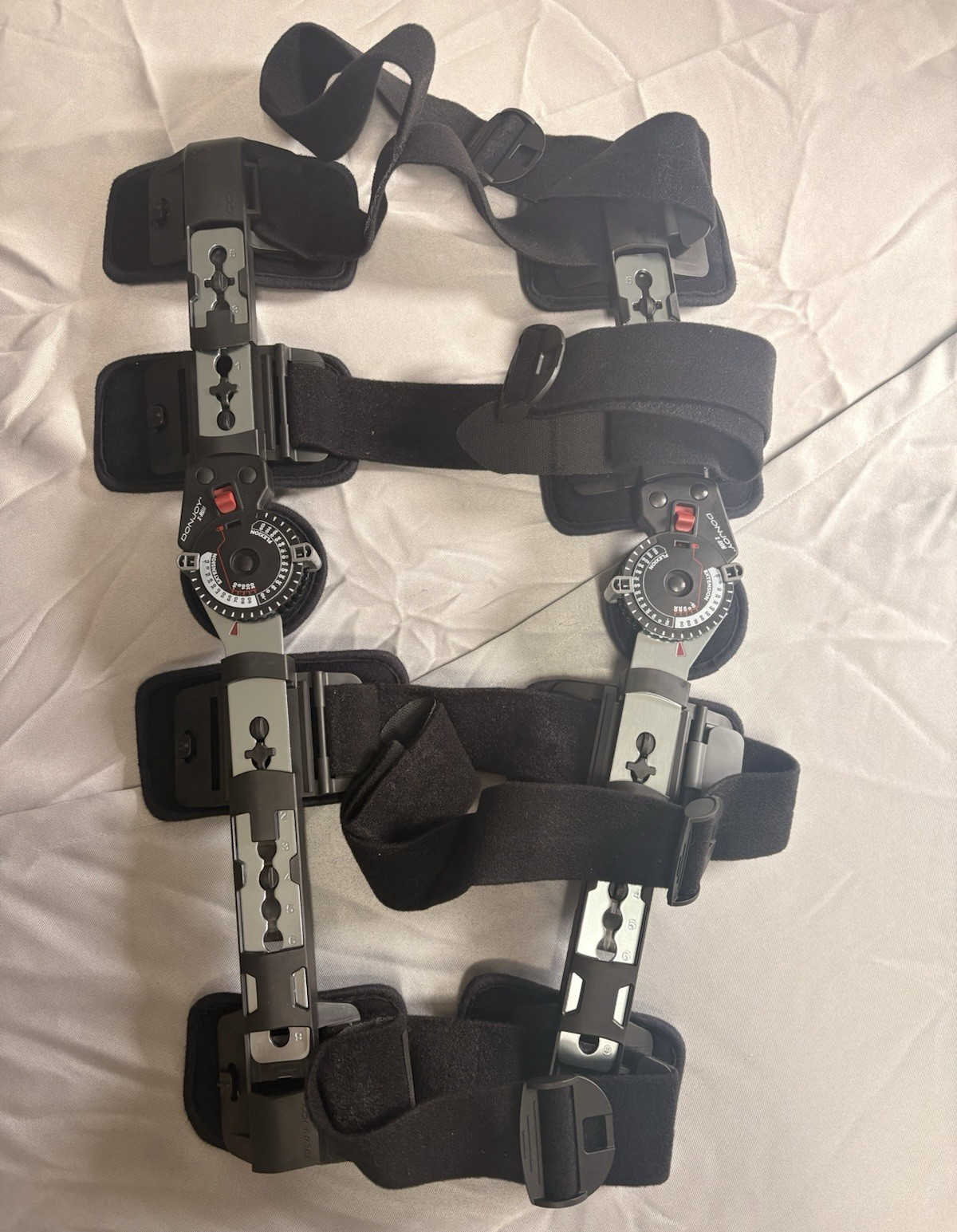 DonJoy X-ROM Adjustable Hinged Knee Brace Flexion/Extension Dial Black/Gray OS
