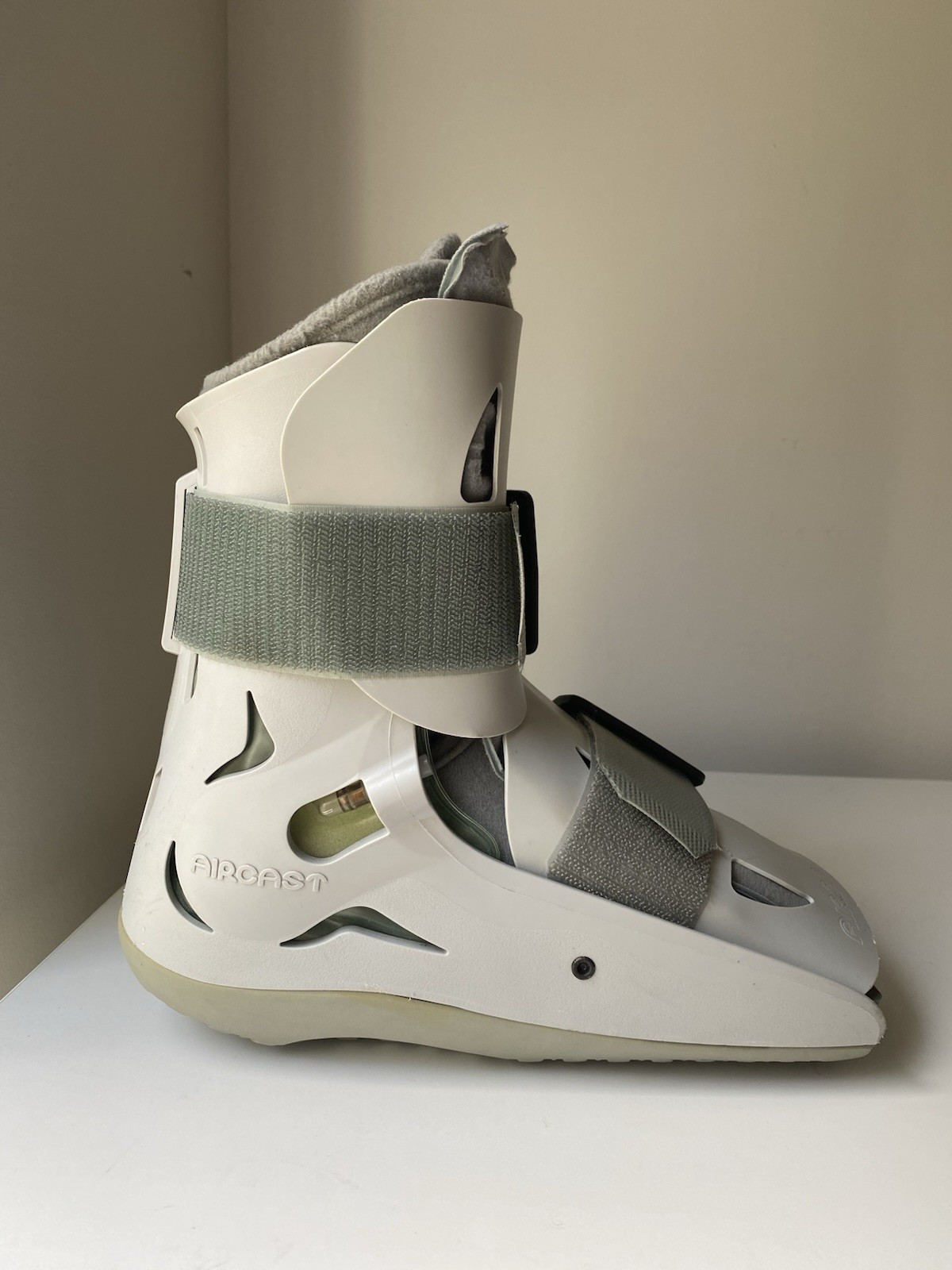Aircast SP Walker Boot Short Pneumatic Small 01A- S Brace Walking Boot with Pump