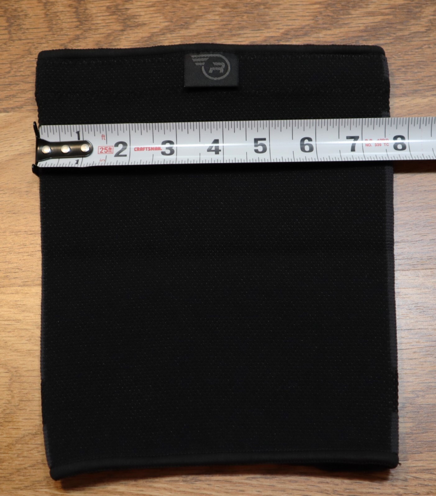 Run Forever Sports Black Thigh Compression Sleeve (1) Size Medium **NOT A PAIR**