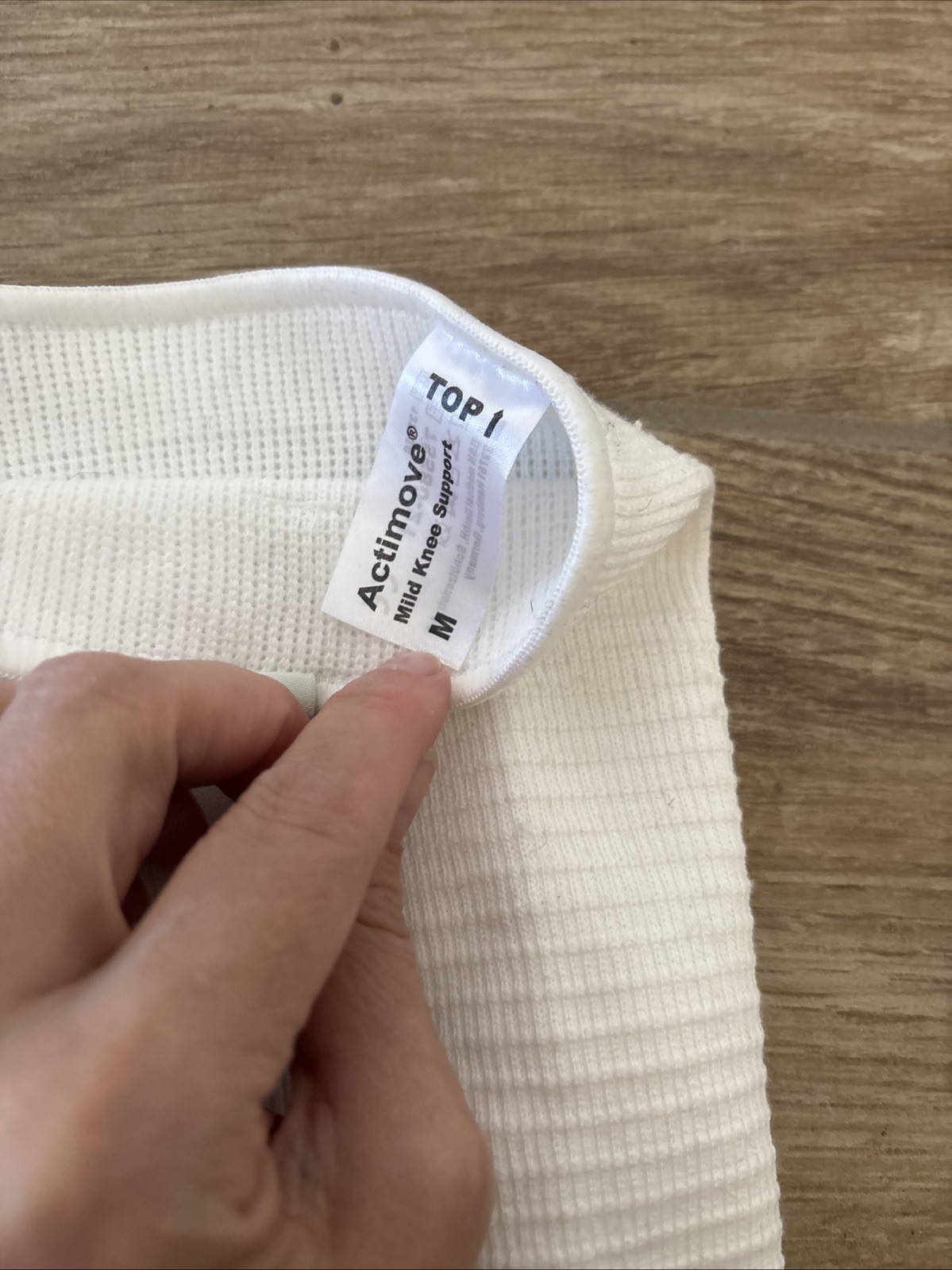 Actimove Everyday Supports Mild Knee Support White Medium
