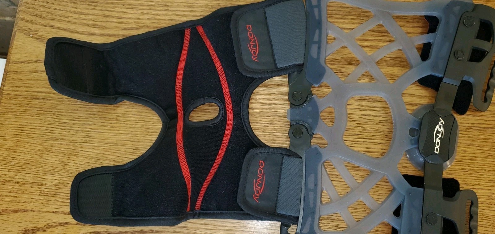 DonJoy OA Reaction Web Knee Brace Medial Left/Lateral Right 11-7427-2 (S)
