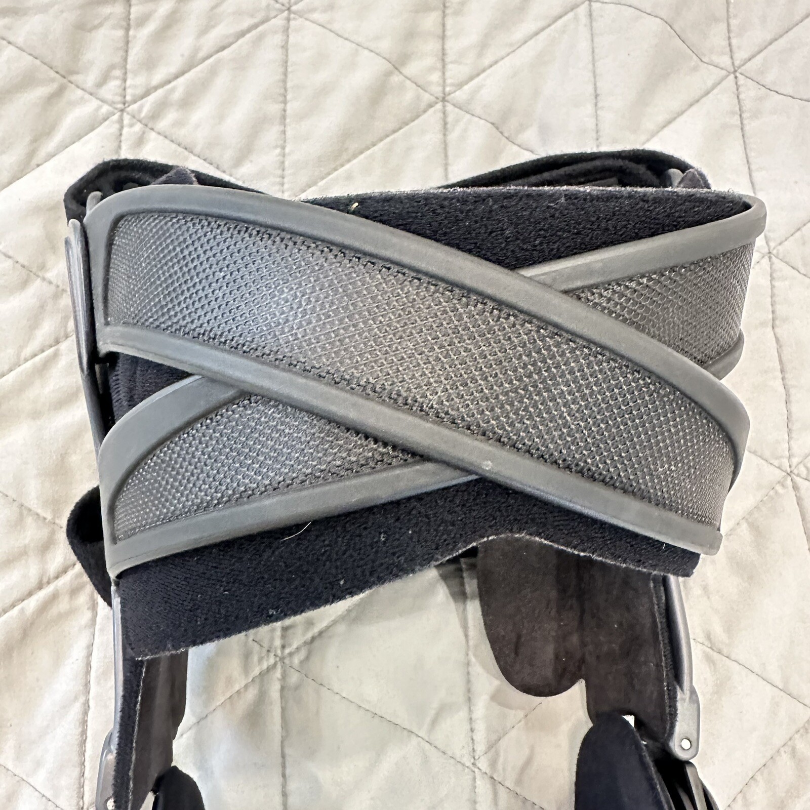 VQ Catalyst Propel OTS RIGHT EXTRA LARGE Active Thigh Cuff Ligament Knee Brace