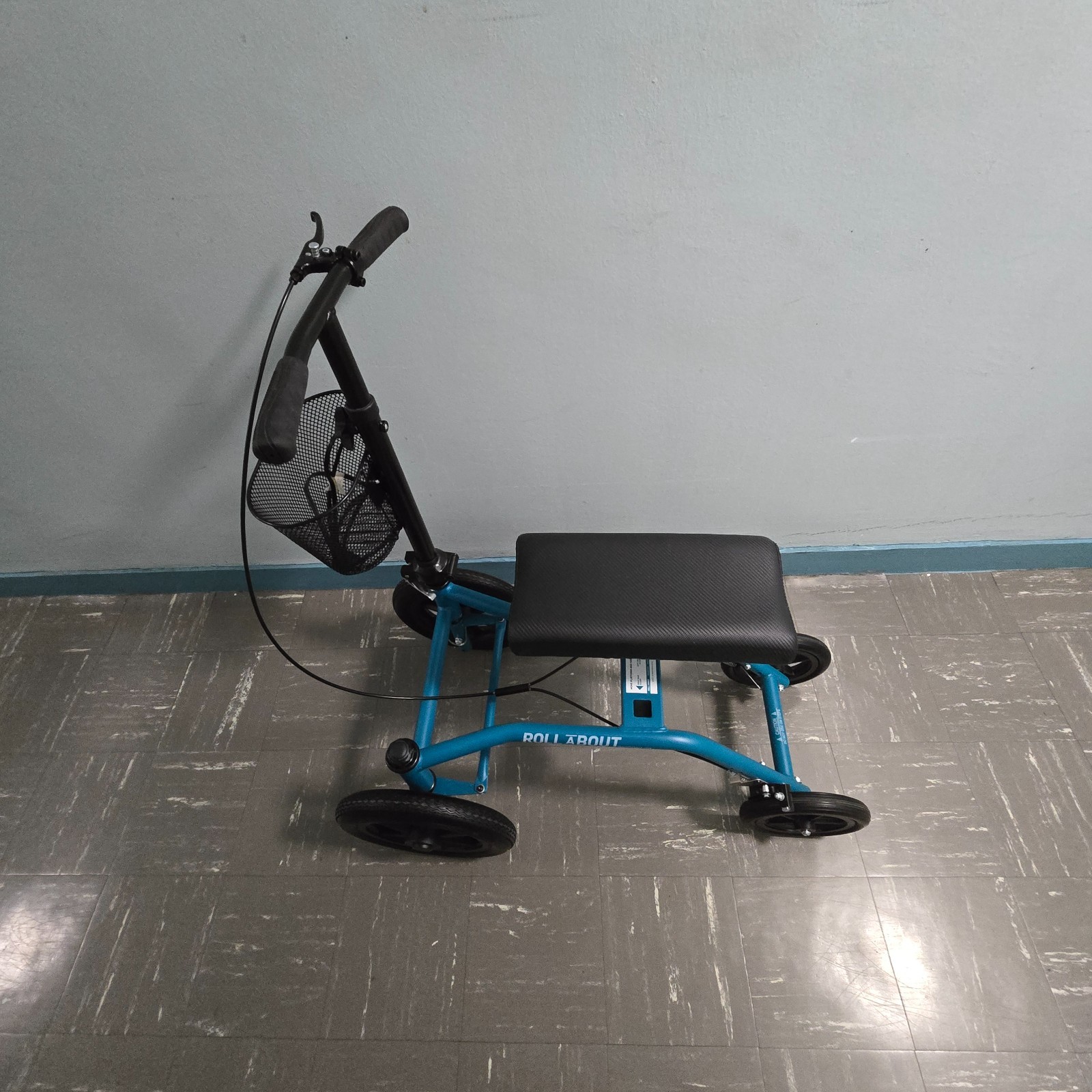 the all terrain roll about support scooter for leg / knee or foot support