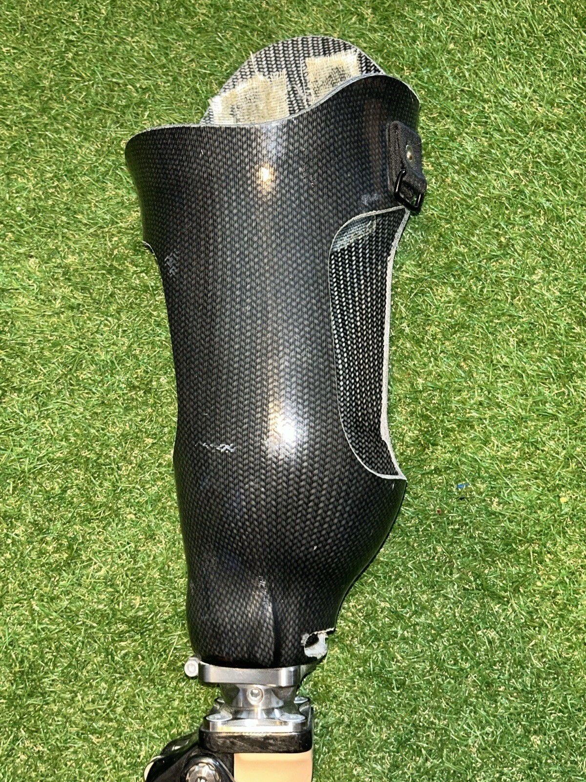 DAW Industries SLK Prosthetic leg. graph lite prosthetic knee