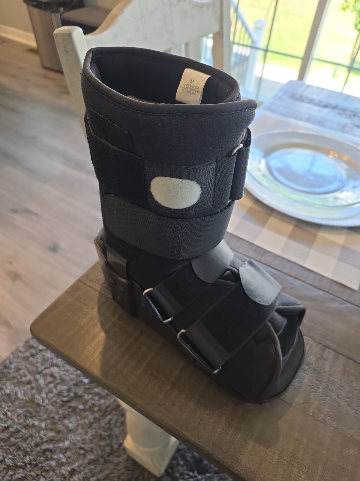 Medical Walking Boot for Left/Right Foot Size M Black Adjustable Support