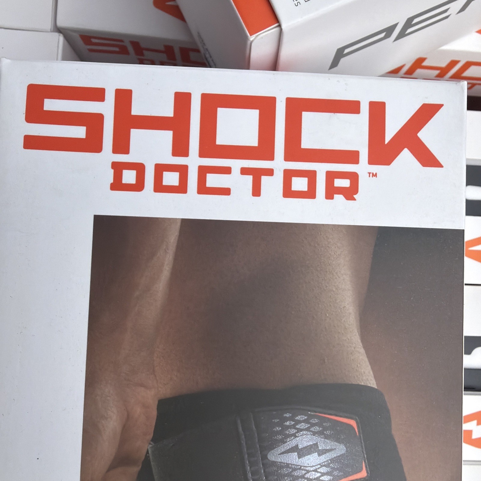 Shock Doctor Level 3, Dual Wrap Knee Brace with Hinges, size small 12-13.5