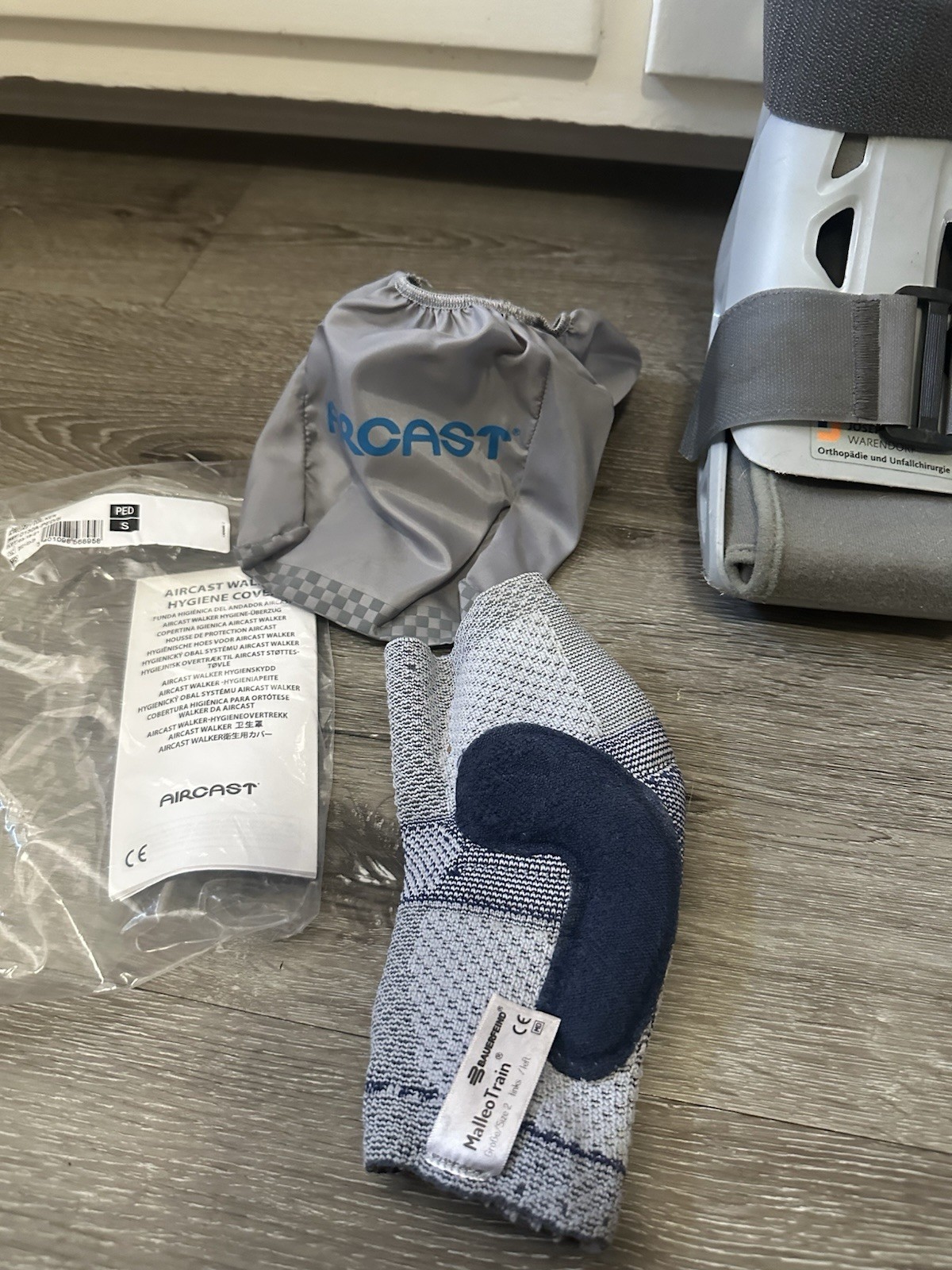 Aircast AirSelect Walker Boot Gray Size Large with Pump & Accessories
