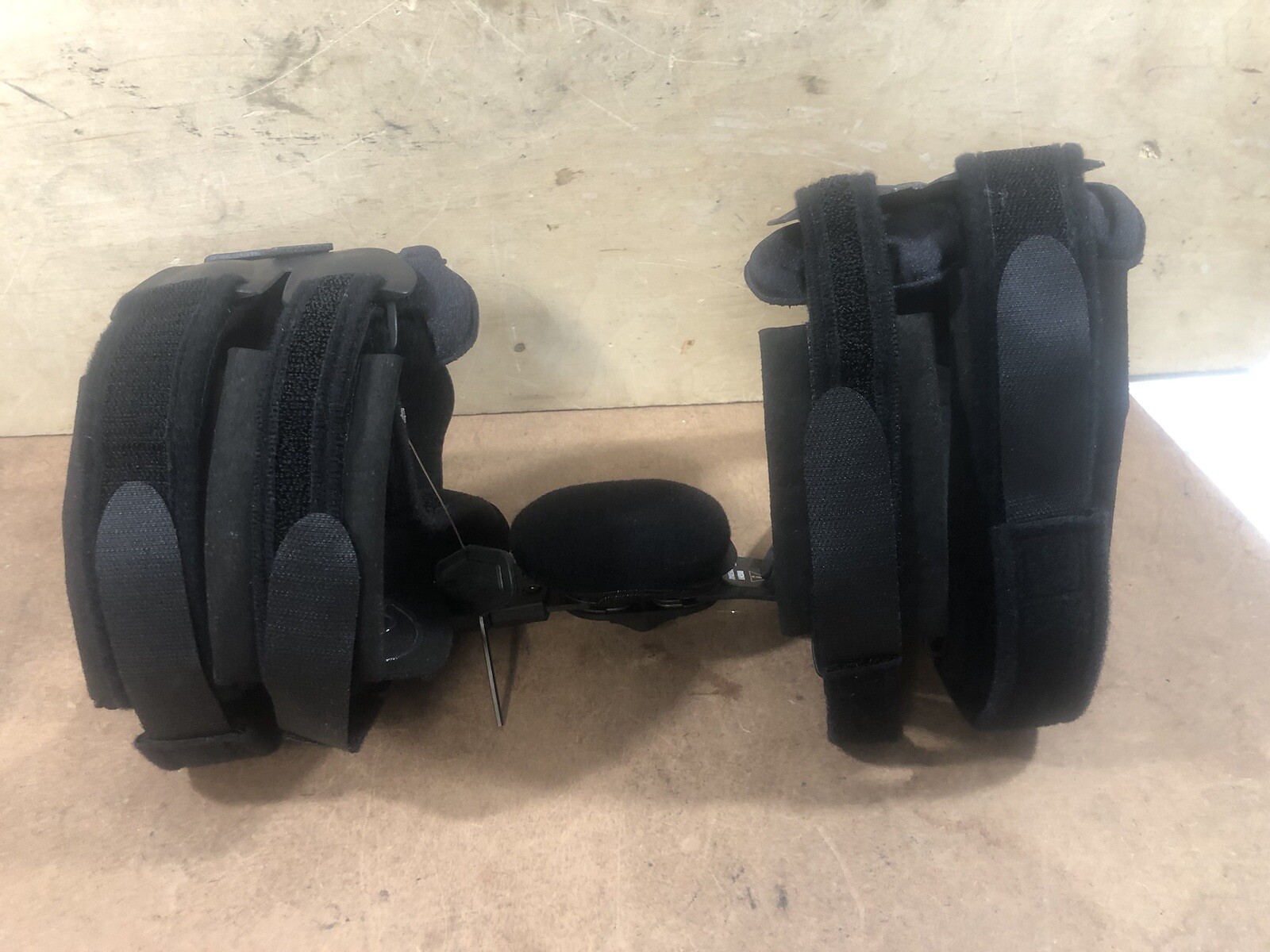Donjoy 3DF XL Right Medial Knee Brace PreOwned