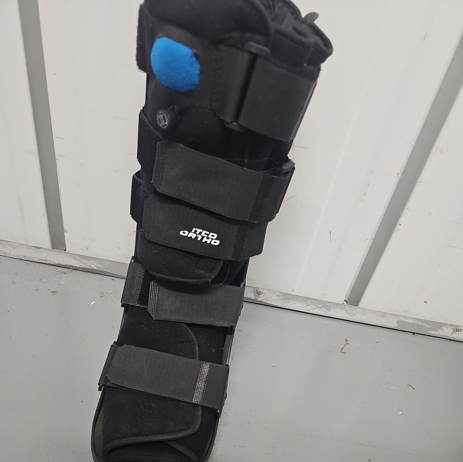 United Ortho Ankle Short Air Cam Walker Fracture Boot, Medium, Black