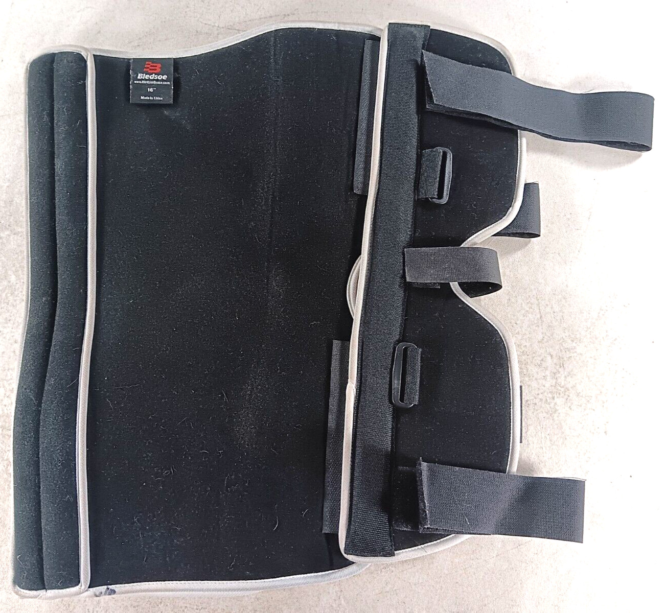 Bledsoe Soft Compress Leg Brace 16″ Black with White Piping