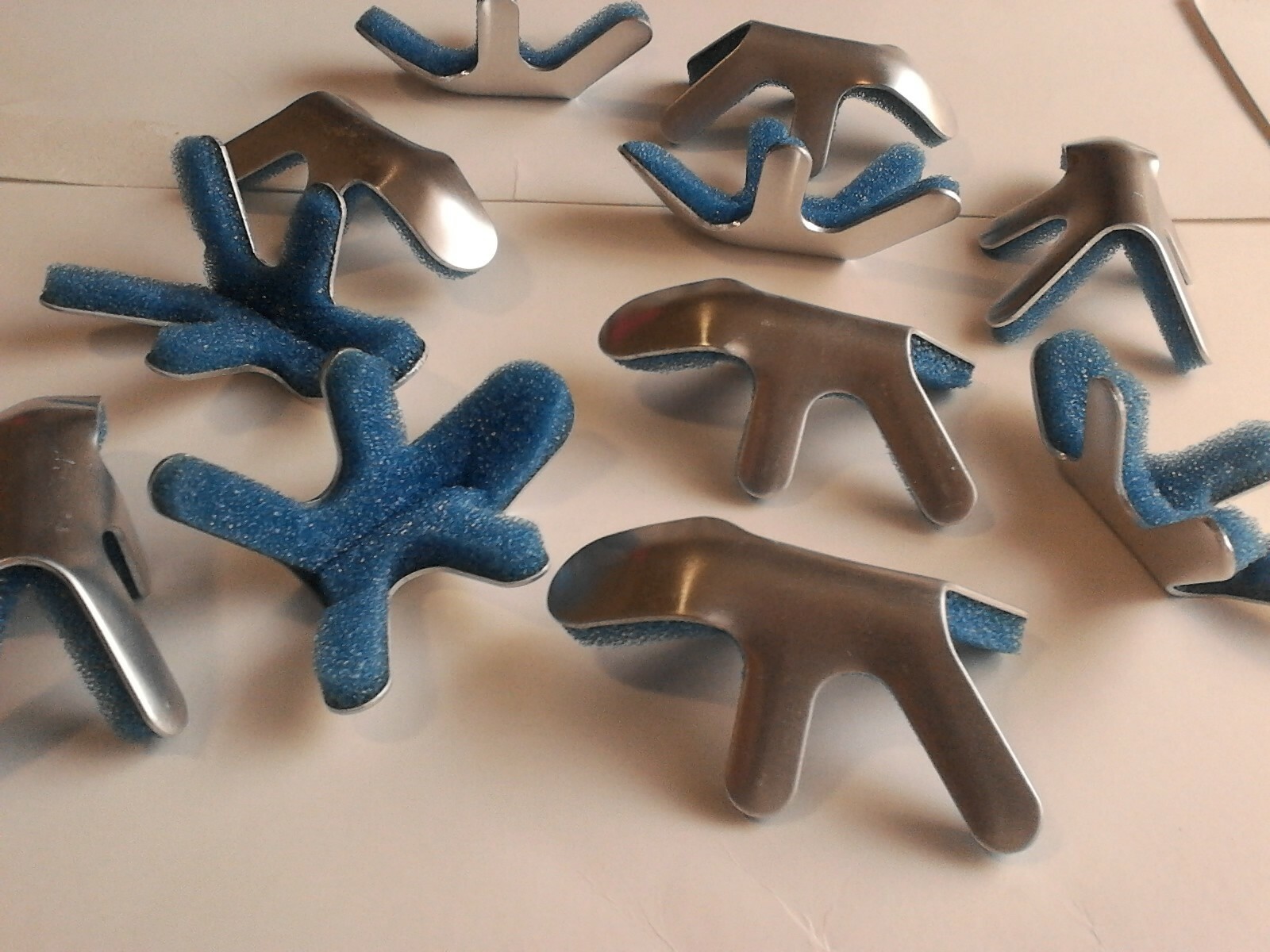 (Bundle!) 11 Frog/Toad Style Aluminum Finger Splints (Blue Foam) – (Never Used!)
