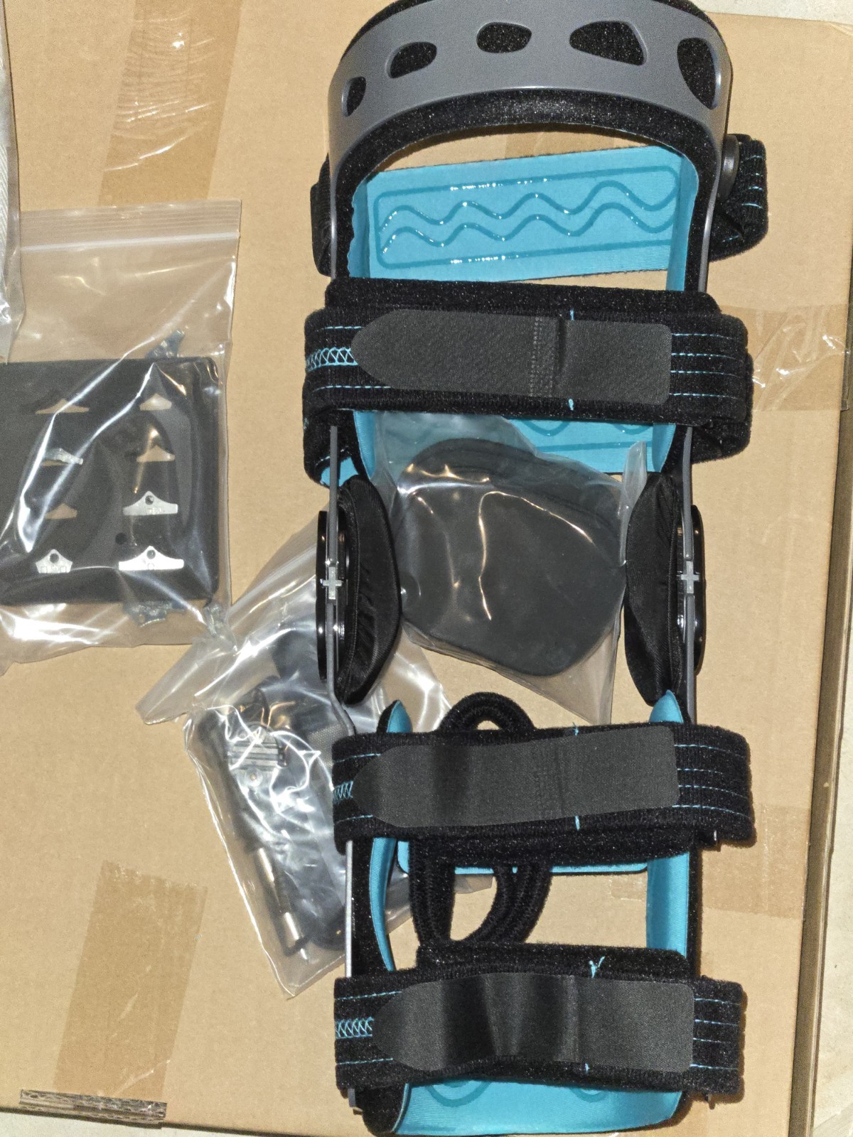 Komzer ACL Knee Brace for Men & Women Knee Support for Running Large Left