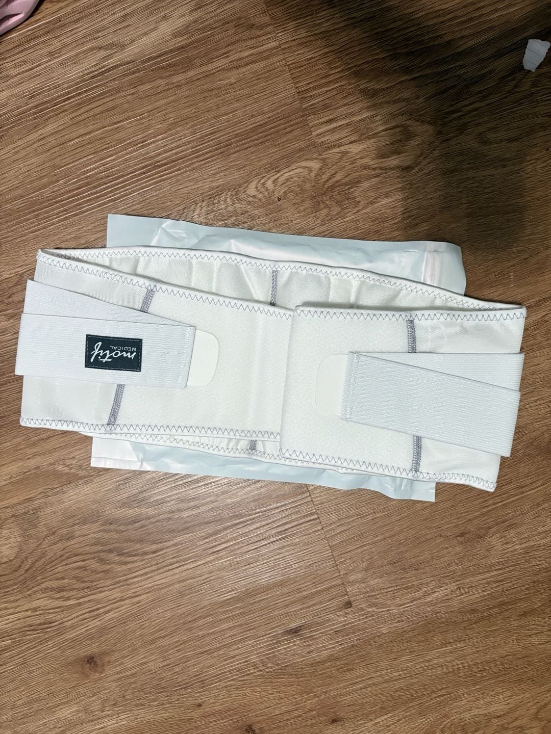 Motif Medical Pregnancy Support Band White Medium AAA0016-03