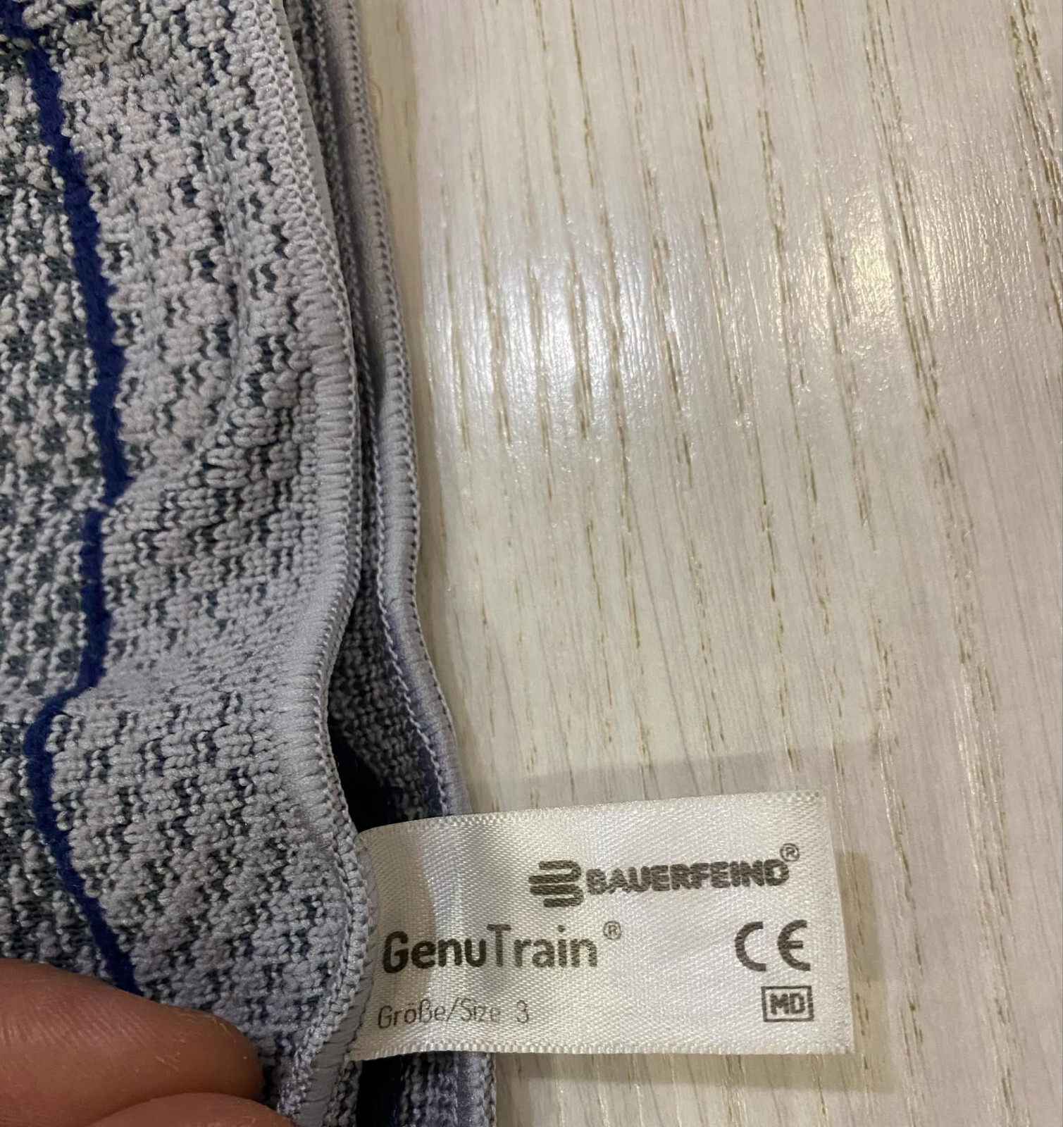 BAUERFEIND GENU TRAIN Mit Silikonrand A3 Size 3 Arthritis Knee Brace